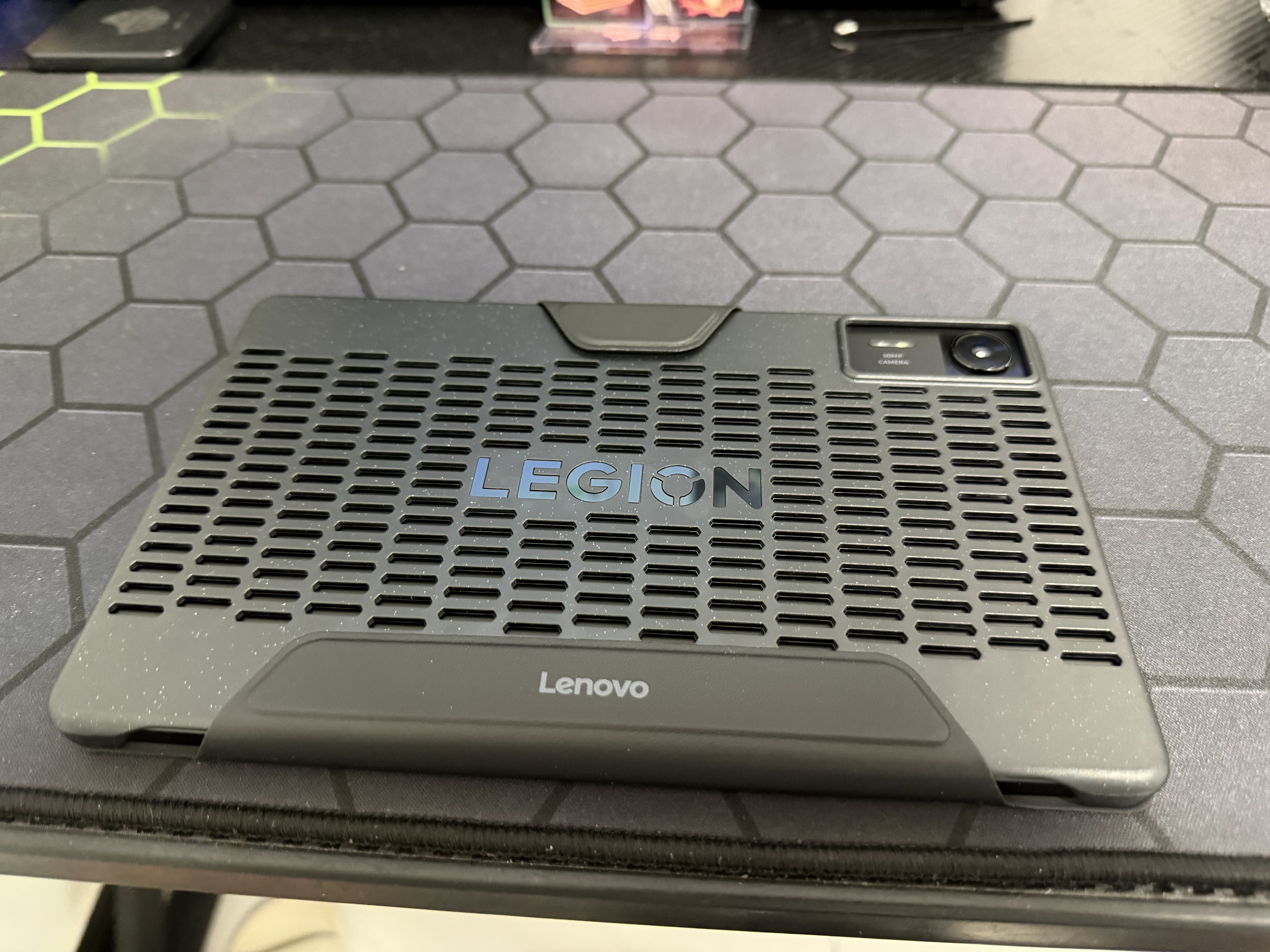 联想（Lenovo）拯救者平板 Y700四代 保护夹 智能休眠唤醒 镂空散热轻薄设计 裸机手感 一擦即净 黑色 实拍图