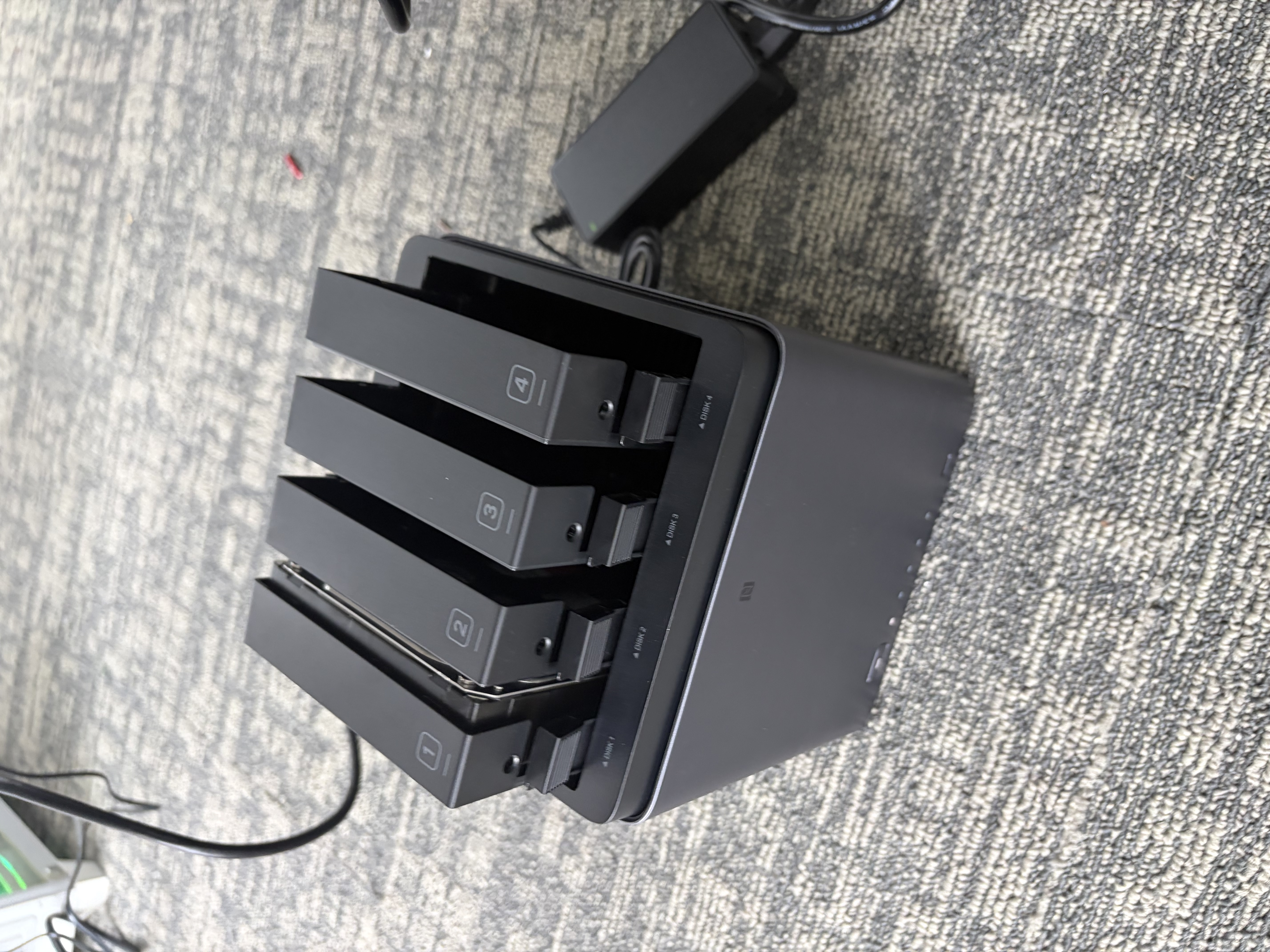 绿联私有云DH4300 Plus 8G版8T四盘位NAS智能家庭存储个人云硬盘网络服务器手机NFC连接AI相册平板扩容 实拍图
