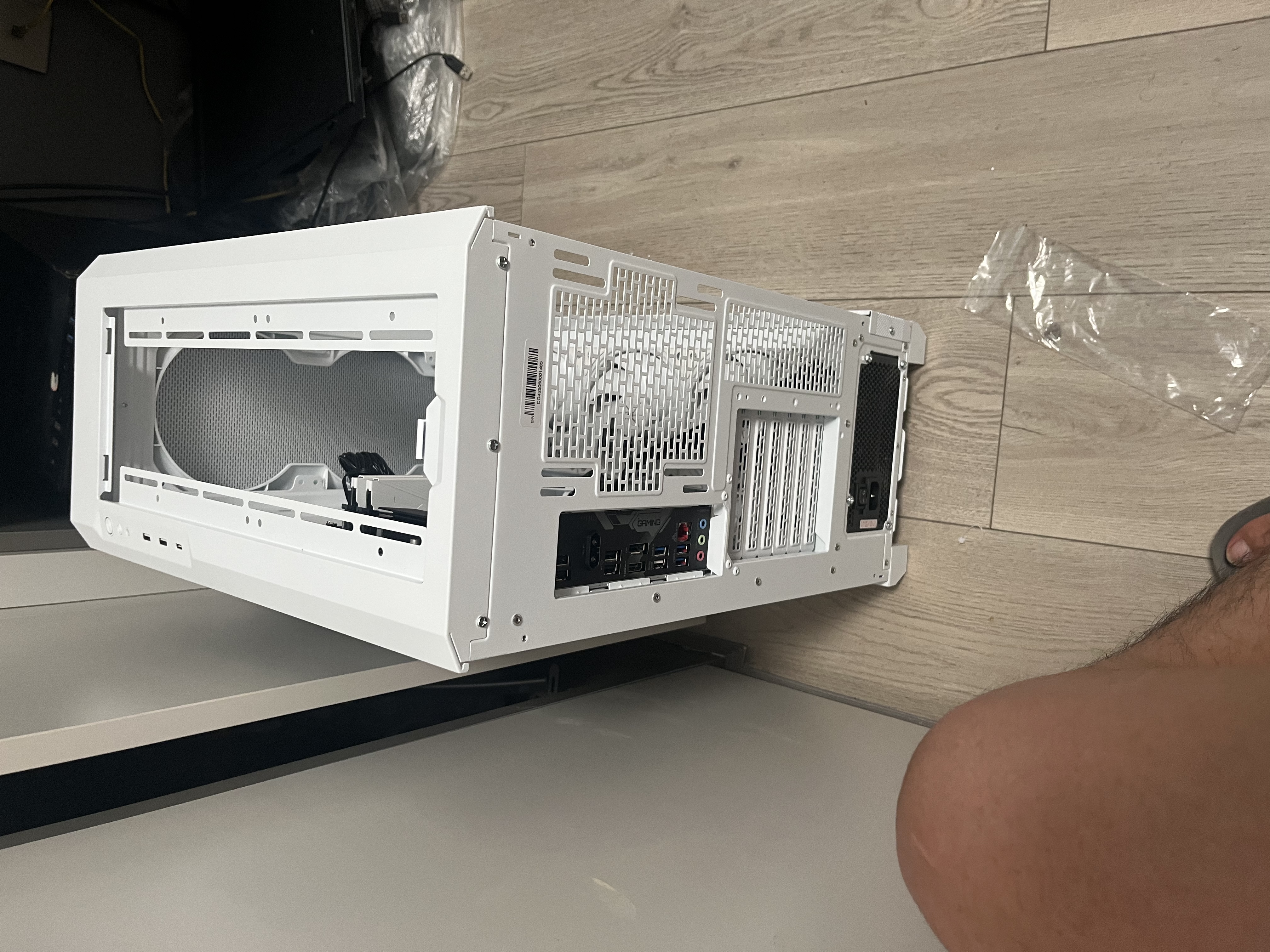 追风者（PHANTEKS）G400A白中塔背插ATX主板电脑玻璃侧透水冷风扇机箱(网孔面板/360水冷位/Type-C 20Gb) 实拍图