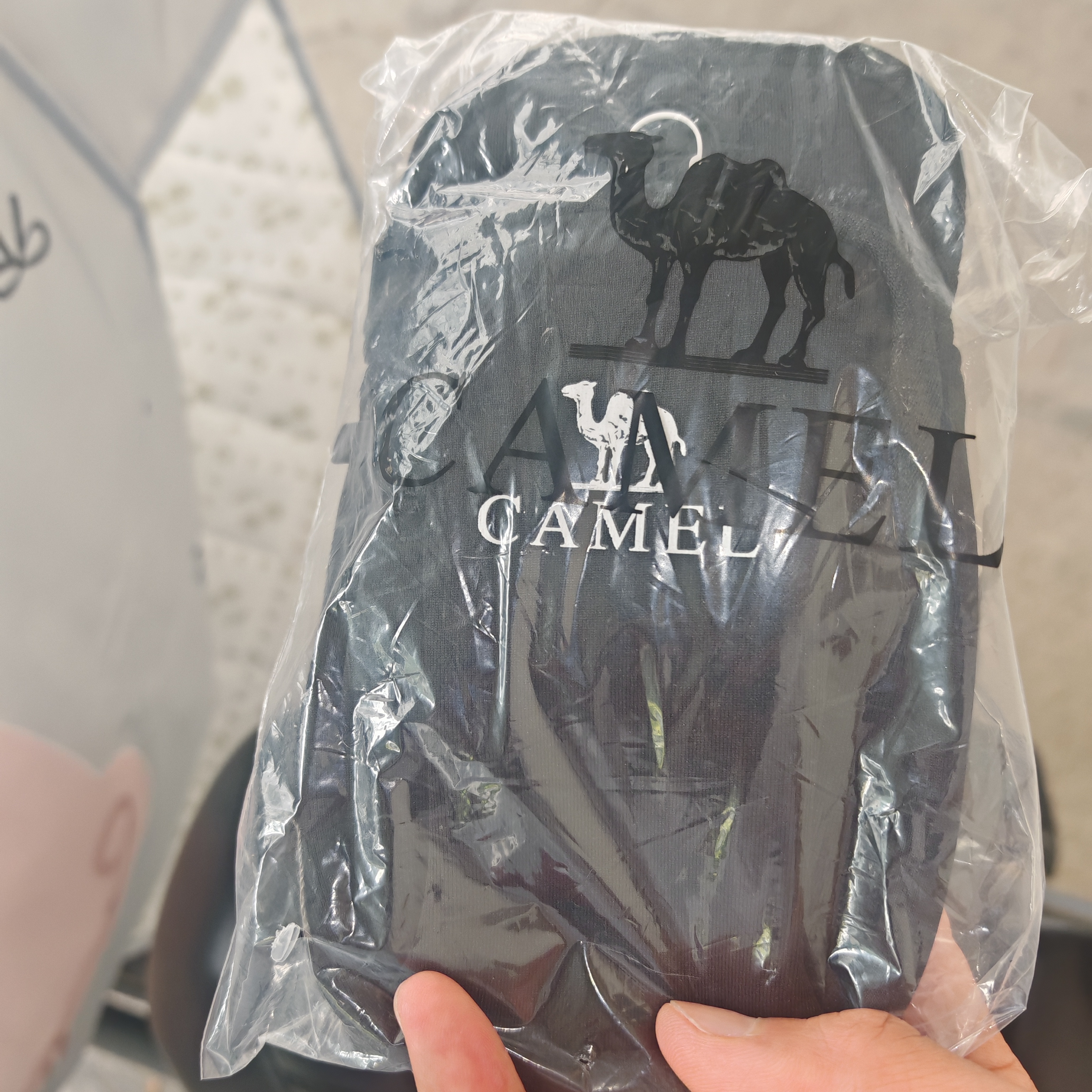 骆驼（CAMEL）户外男女款运动手臂包 双袋容纳男女手臂包 8W3AMT004 黑色 实拍图