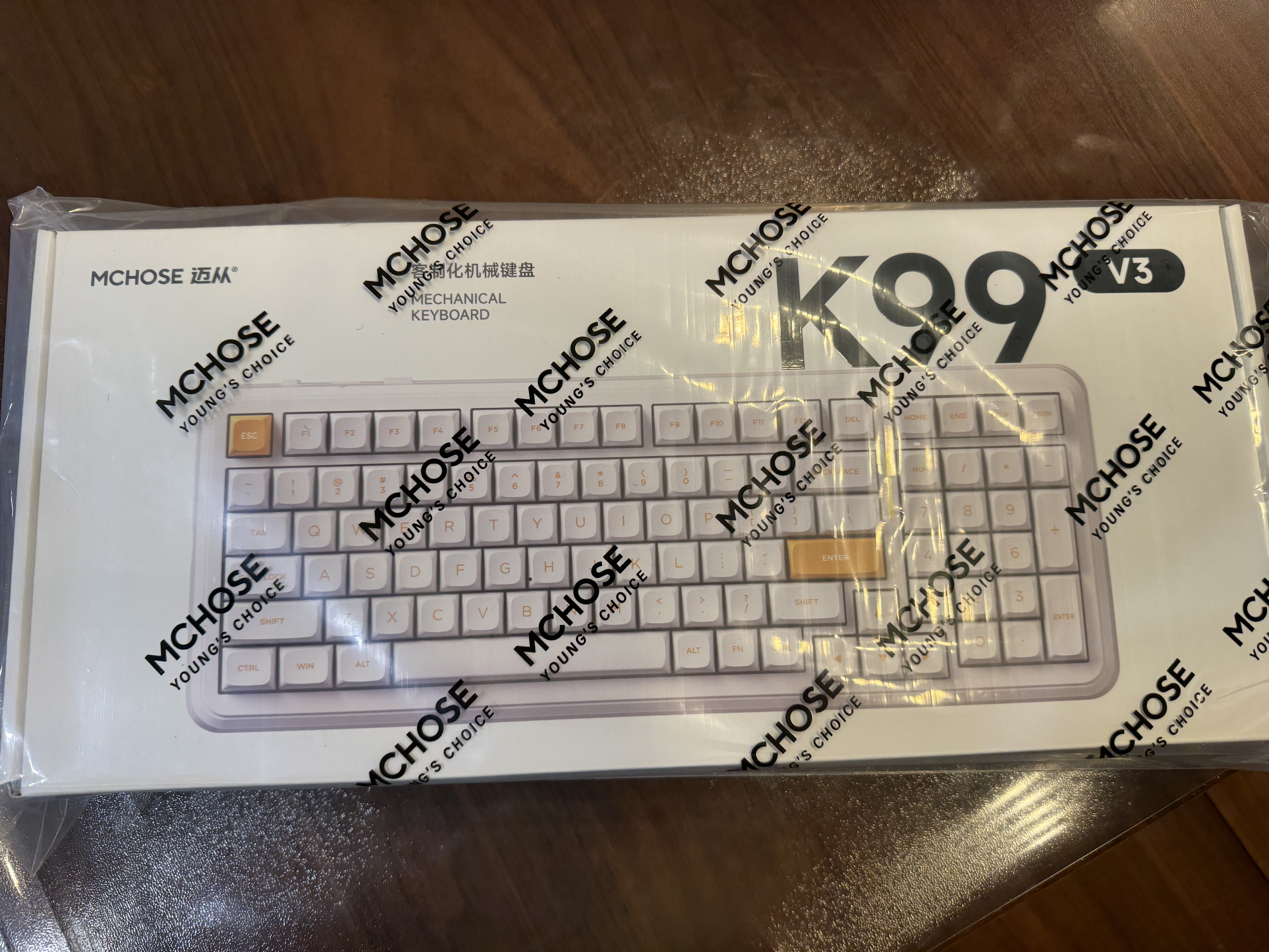 迈从（MCHOSE）K99 V3客制化机械键盘无线蓝牙有线三模99键配列全键热插拔电竞游戏办公带数字键区【教育优惠】 K99 V3 金沙白 琉光冰淇淋轴【三模+旋钮】 实拍图