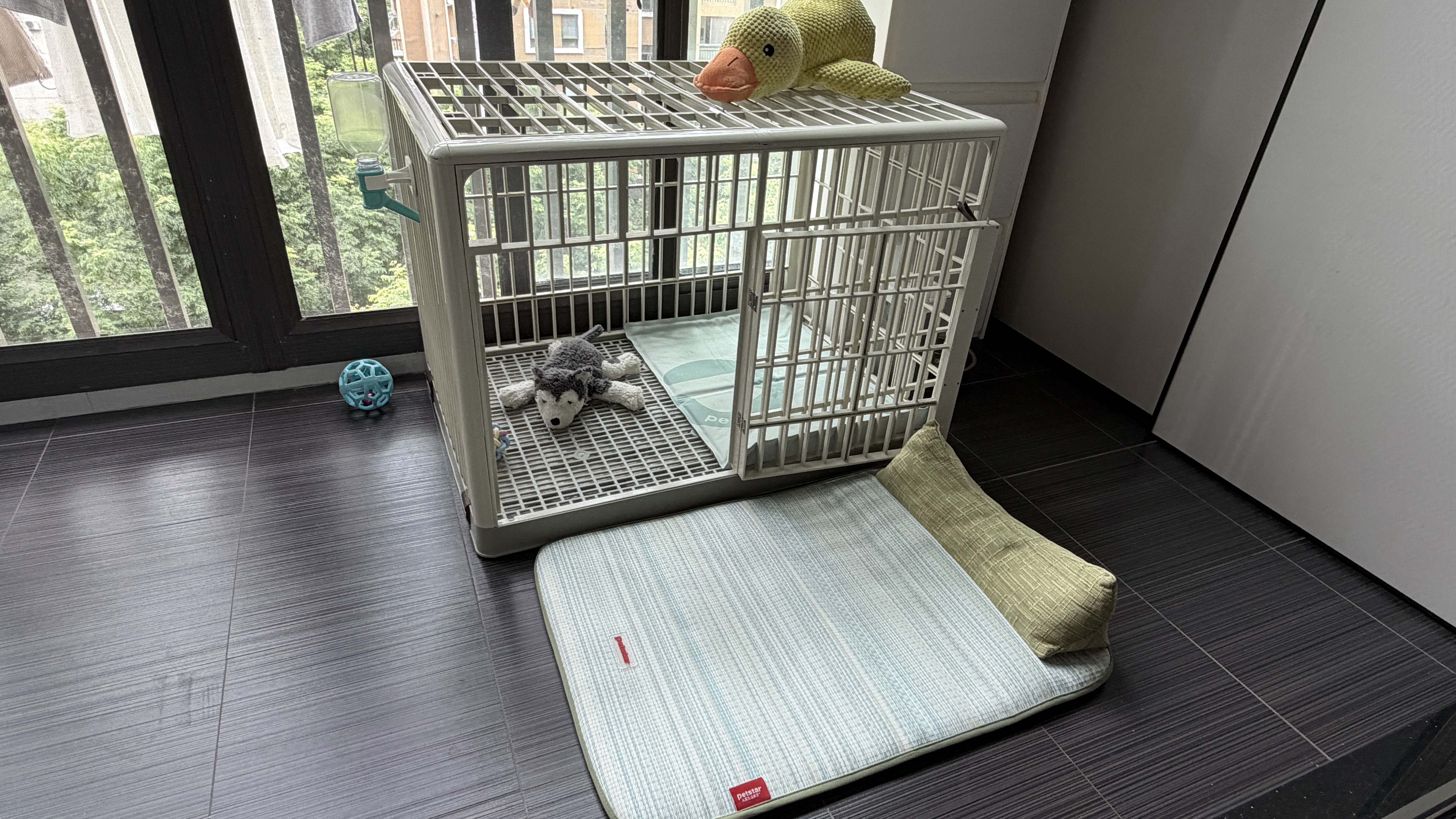 PETSTAR树脂宠物笼子 中小型宠物室内围栏家用狗笼子 82.2*56.6*62.5cm 实拍图