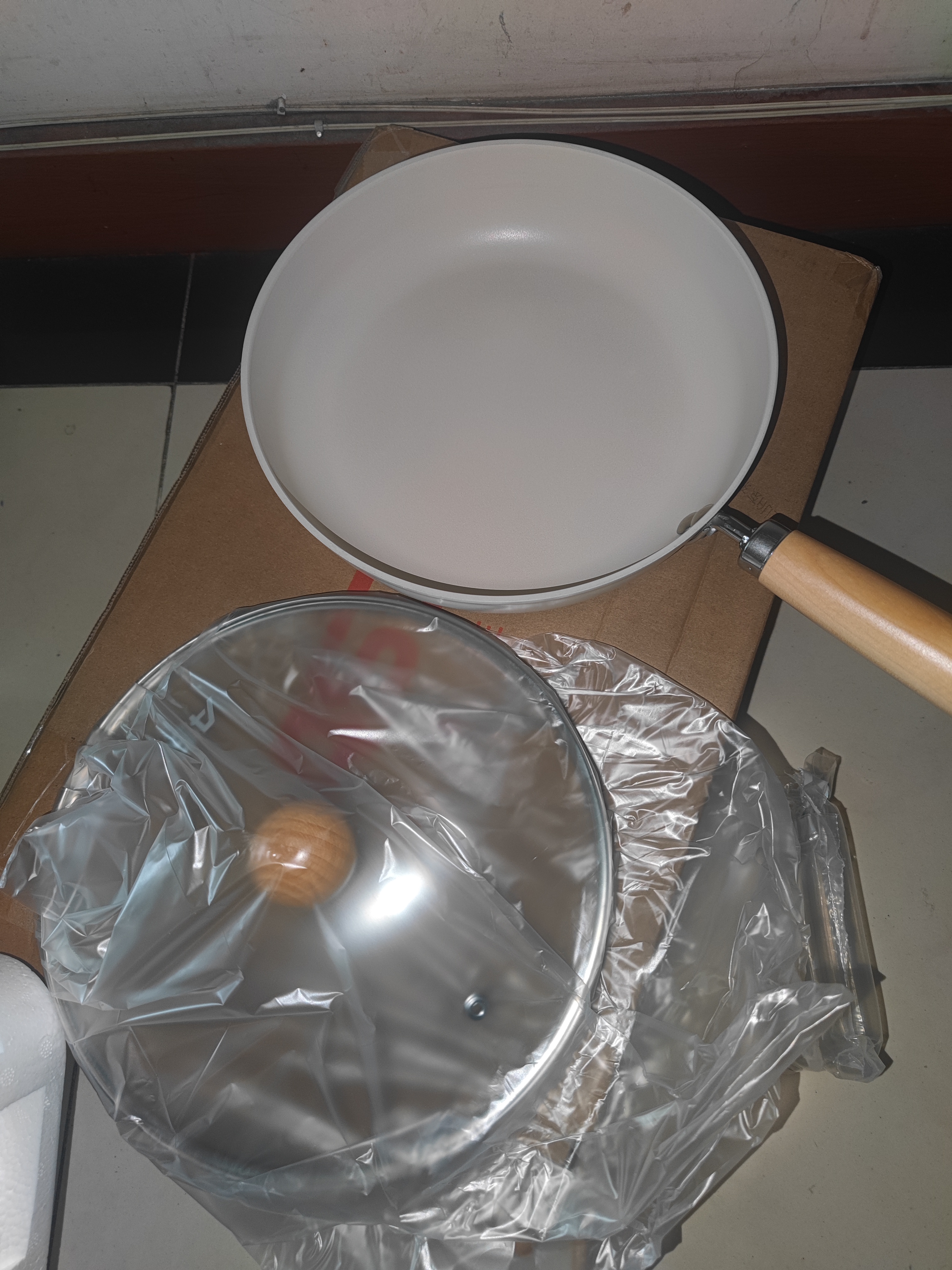 爱仕达陶瓷煎锅平底锅不粘锅家用早餐煎蛋牛排多用小炒锅燃气电磁通用 轻量不粘煎炒锅丨带盖丨 24cm 实拍图