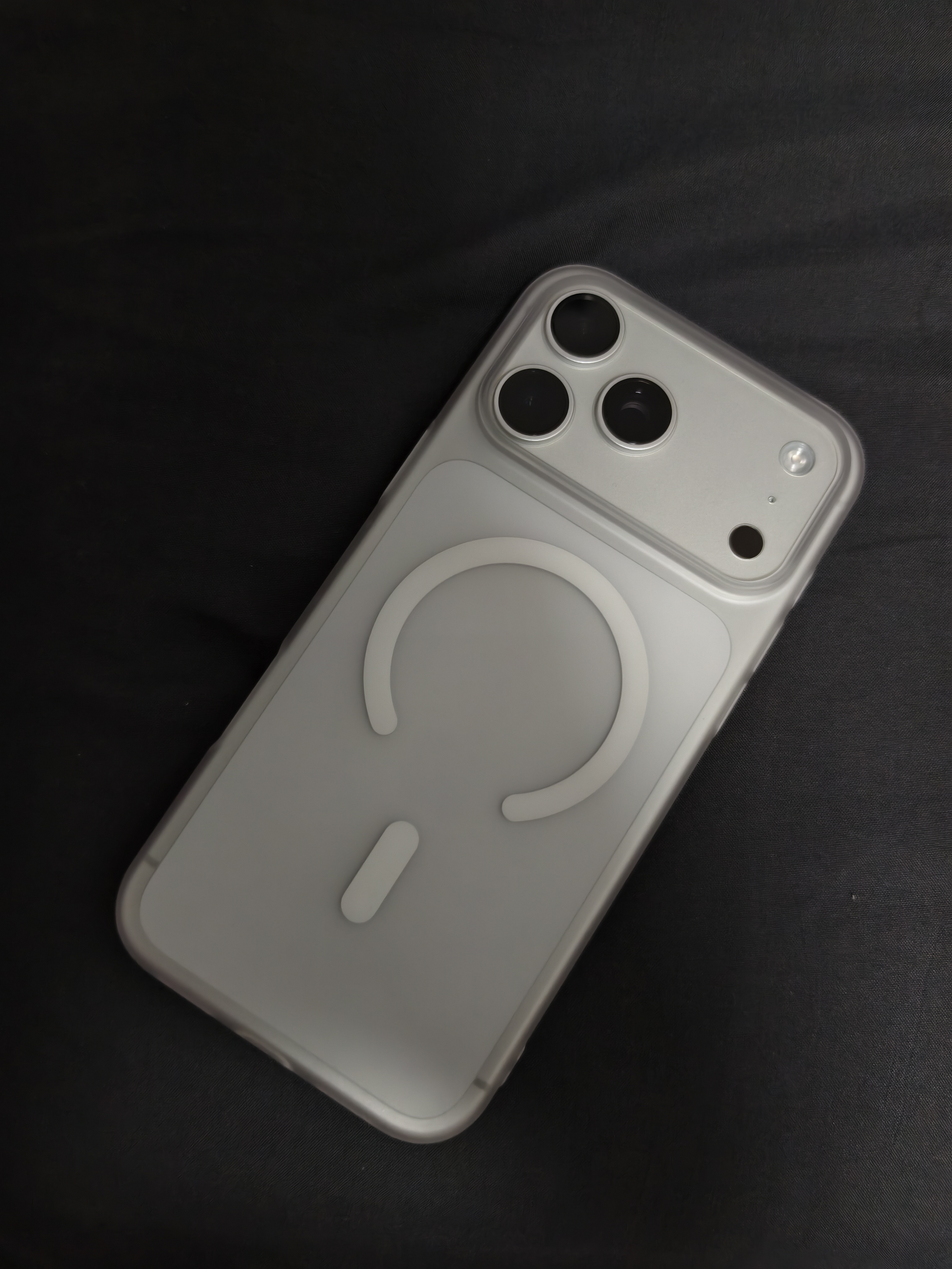 ALittleFlower【全网热销40W+不易发黄】适用iPhone17 ProMax手机壳苹果17ProMax保护套磁吸苹果超薄防摔半透白 实拍图