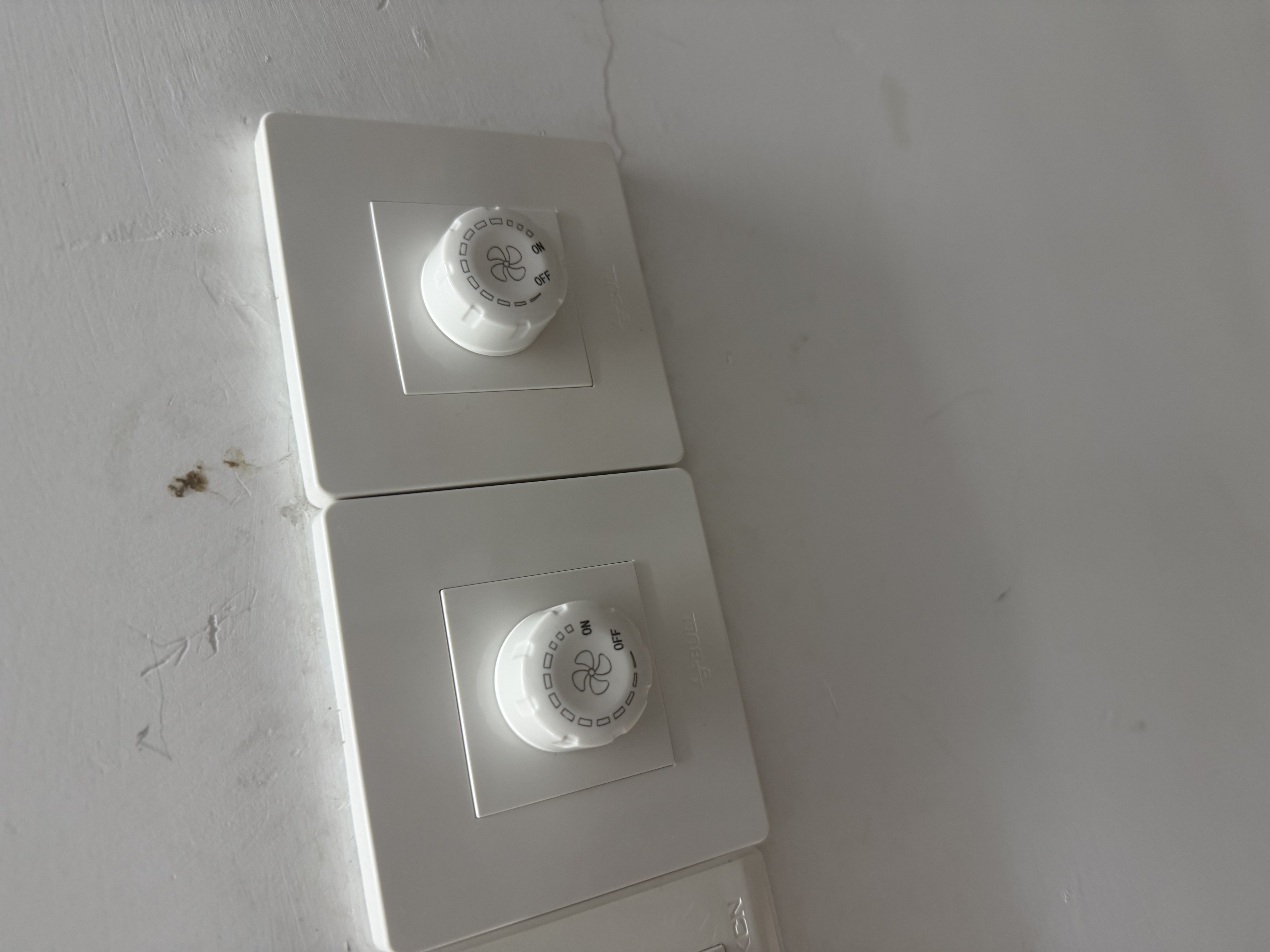 公牛（BULL）明装风扇调速器控制器 220V 吊扇调速开关通用电风扇调速面板 暗装调速(G07白) 开关 实拍图