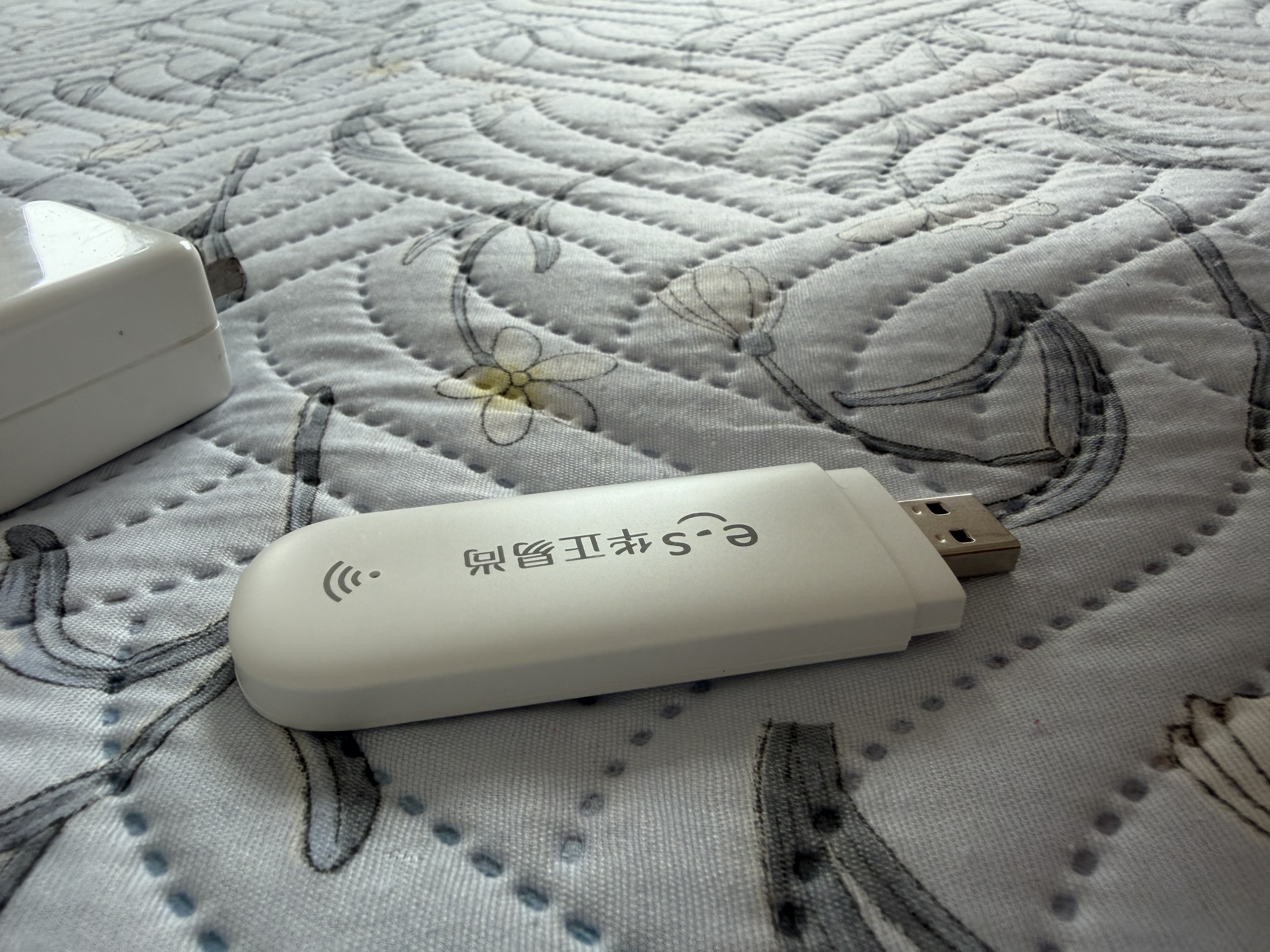 华正易尚随身wifi6支持5G/4G设备三网通用可移动无线上网卡路由器车载便携免插卡随行全国通用流量2026款 实拍图