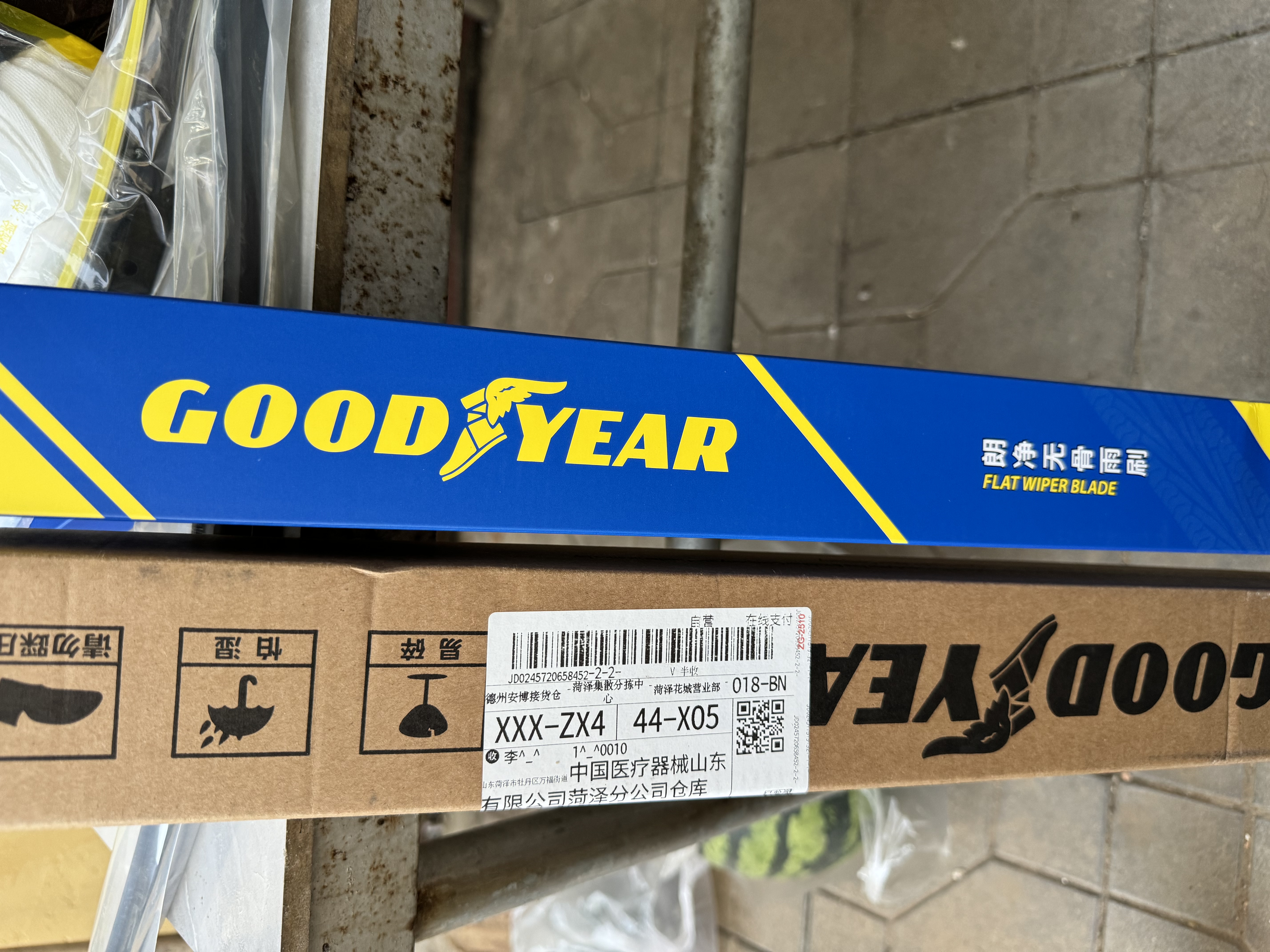 固特异（Goodyear）吉利星越L雨刮器条汽车用品胶条专用星月无骨前雨刷片24/17 1对 实拍图