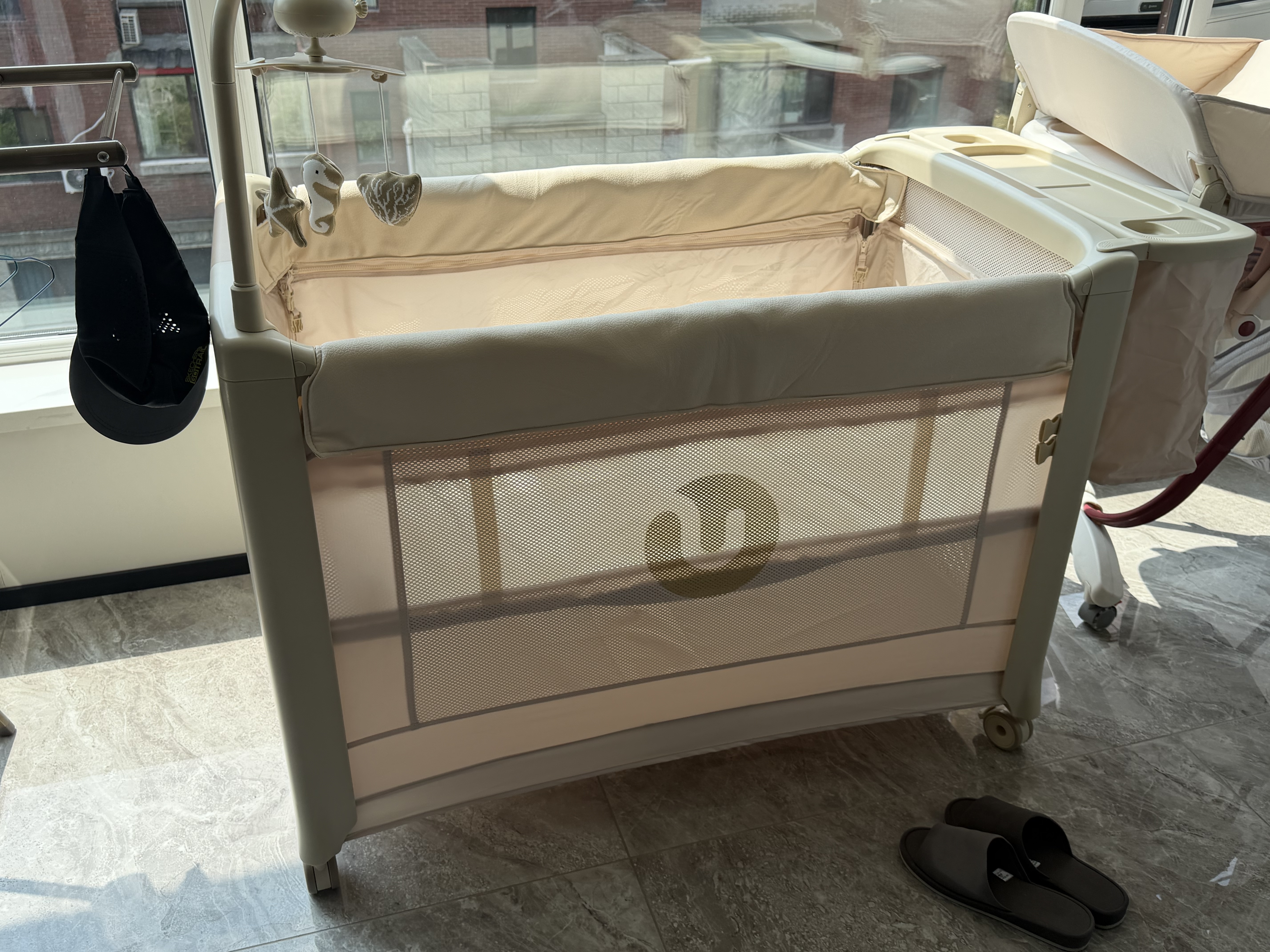 优乐博（ULOP）婴儿床可移动0-3岁多功能可拼接大床带尿布台二合一可折叠宝宝床 新生儿礼物豪华婴护舱送护脊床垫+尿布台-香槟金 婴幼儿宝宝用品新生儿睡觉神器 实拍图