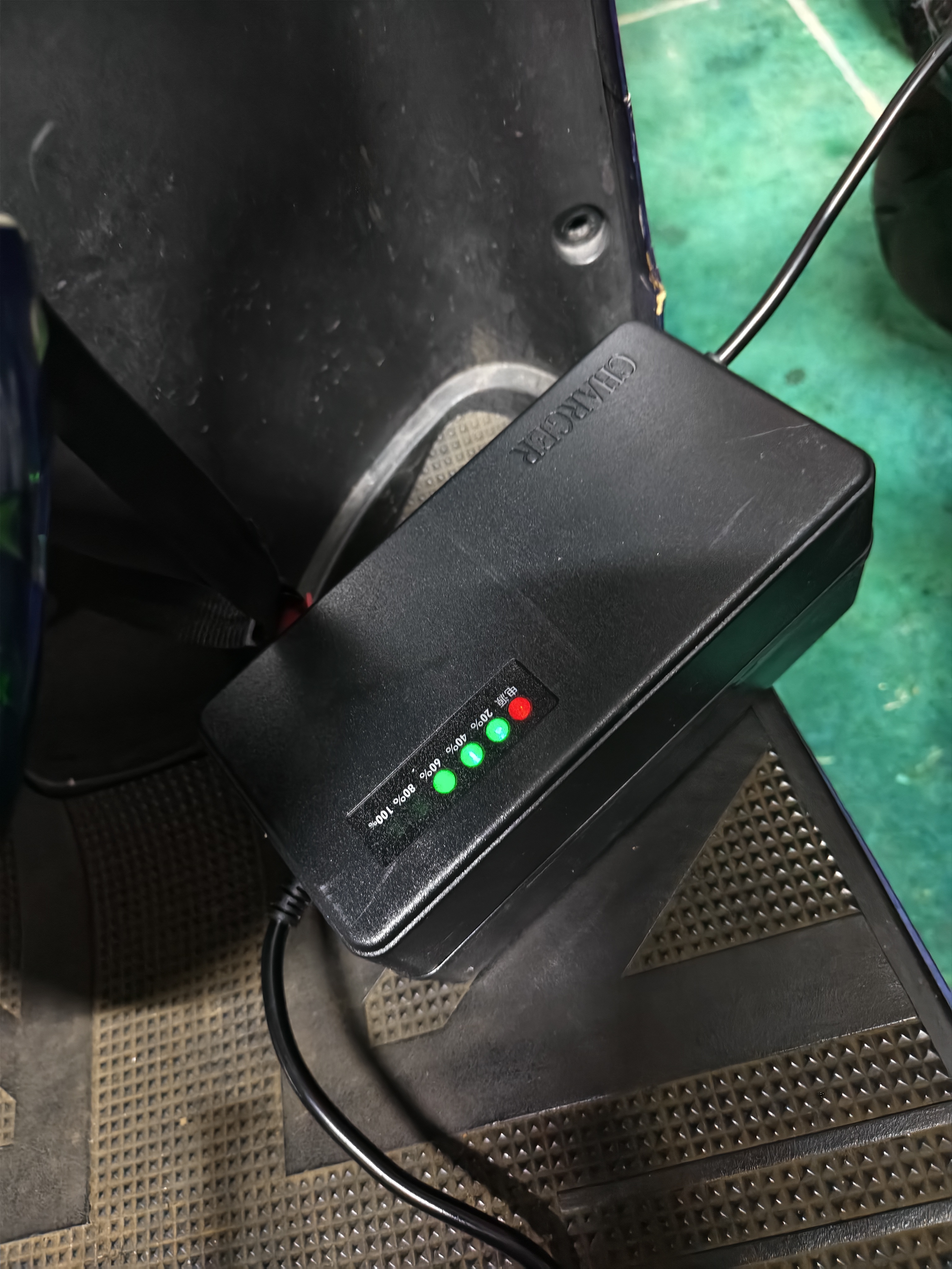 【京东物流】电动车铅酸电池充电器72V60V48V脉冲修复充满自停T型品字头电动车配件电瓶充电器 72V20AH铅酸T型品字头 实拍图