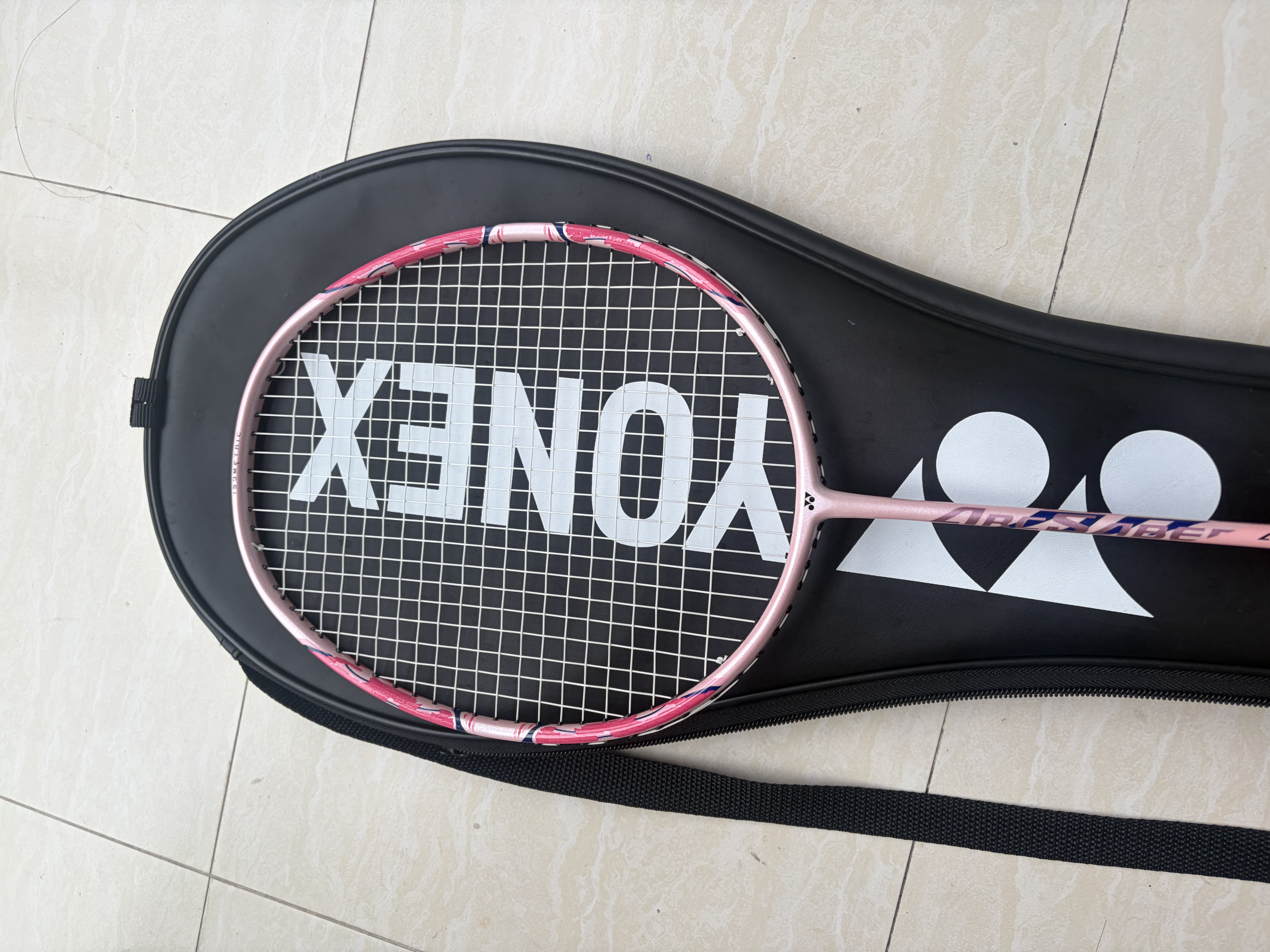 尤尼克斯（YONEX）羽毛球拍单拍yy超轻全碳素碳纤维高磅速度进攻型天斧疾光 ARC弓箭8樱花粉 5u可拉30磅 电子防伪/假一赔十 实拍图