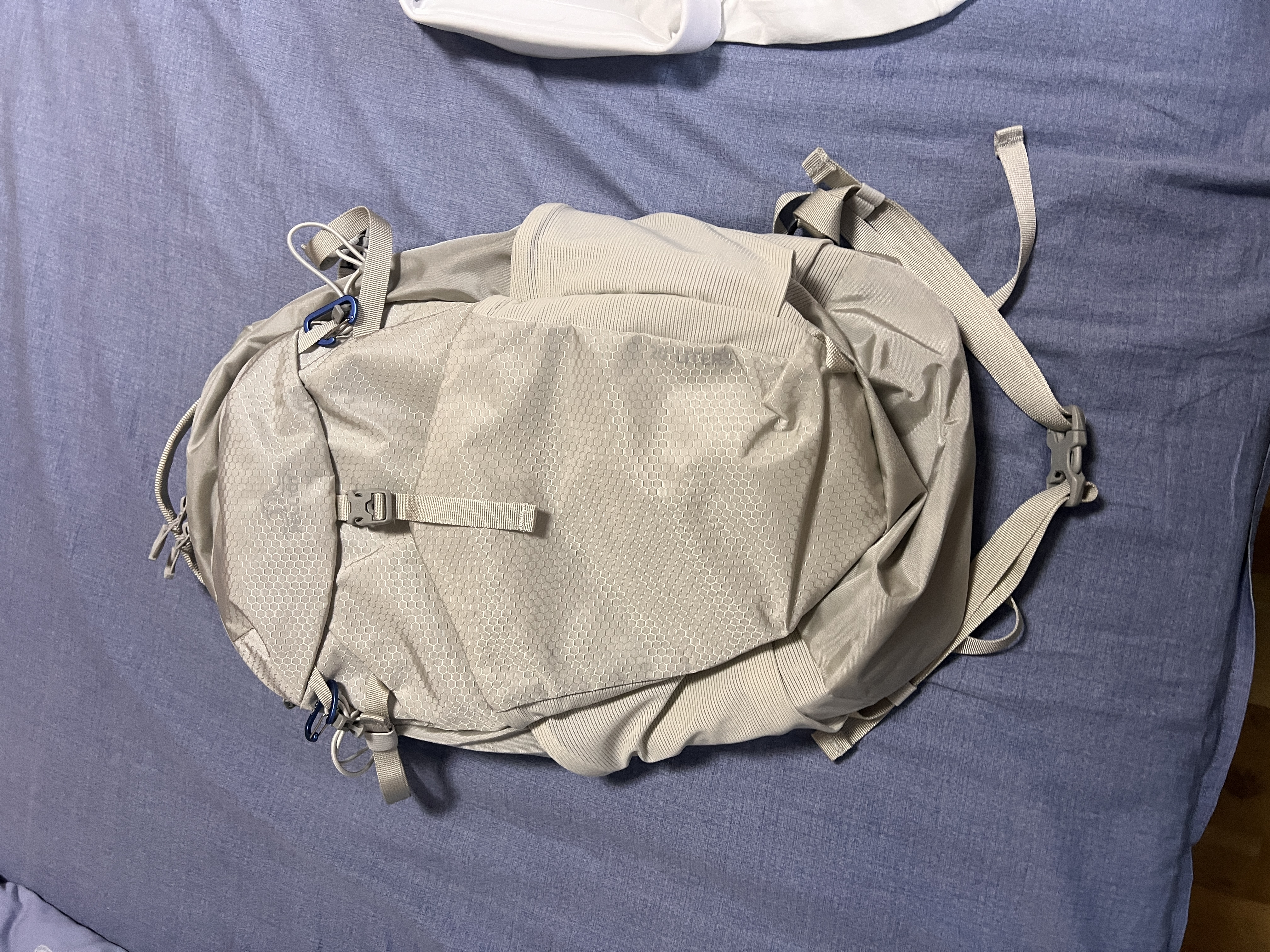 伯希和（Pelliot）【王星越同款】轻野户外登山包20L徒步轻量双肩背书包166025074灰 实拍图
