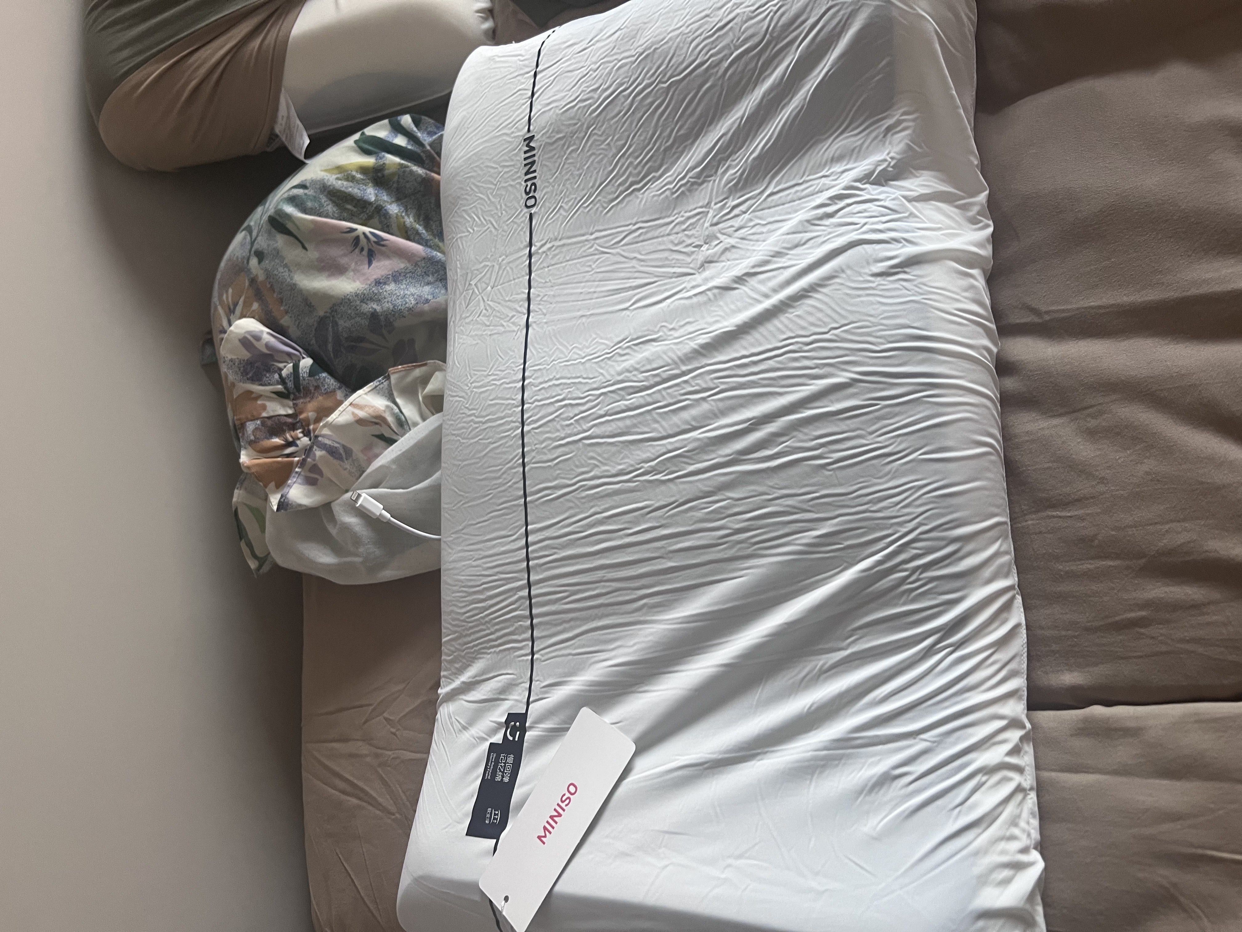 名创优品（MINISO）星球深睡记忆枕头芯护颈枕颈椎病深度睡眠专用记忆棉枕芯12cm 实拍图