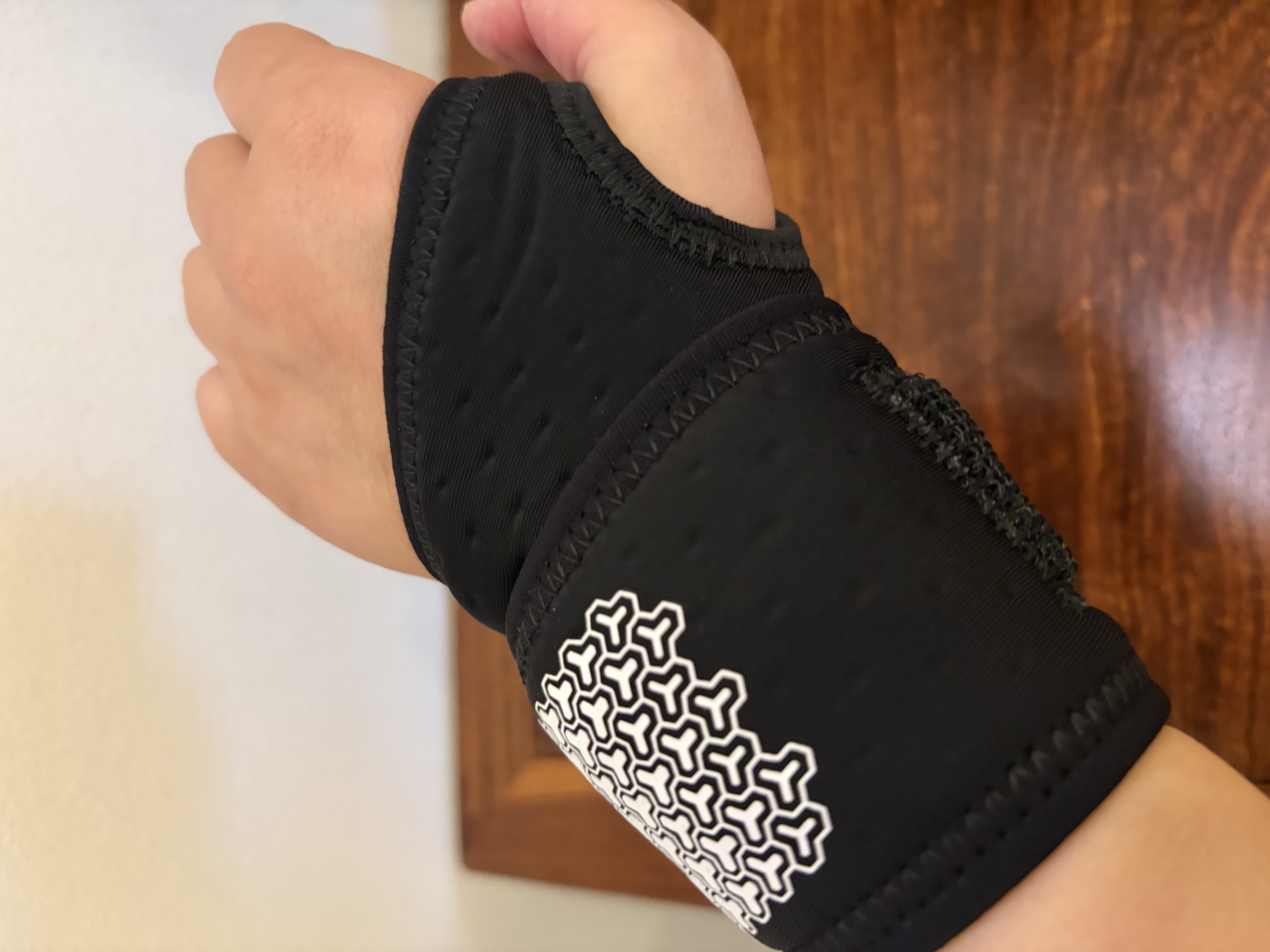 安德玛（Under Armour）护腕健身防扭伤腱鞘手腕炎护具卧推羽毛球网球篮排球运动加压腕带 实拍图
