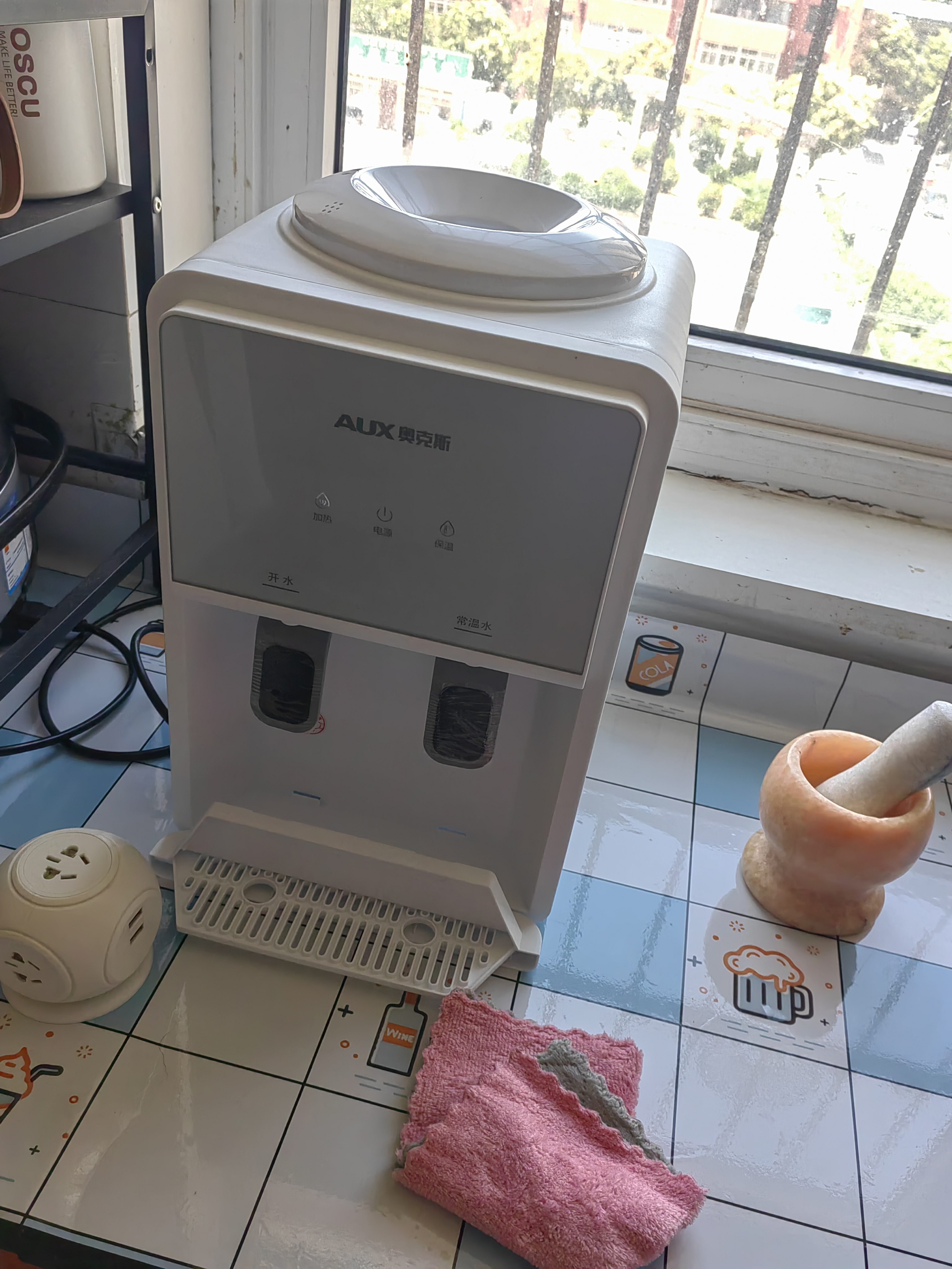 奥克斯（AUX）饮水机茶吧机家用小型台式桌面饮水机宿舍办公室迷你快速加热桶装水饮水器 纯白 制热型 双推杯取水款 实拍图