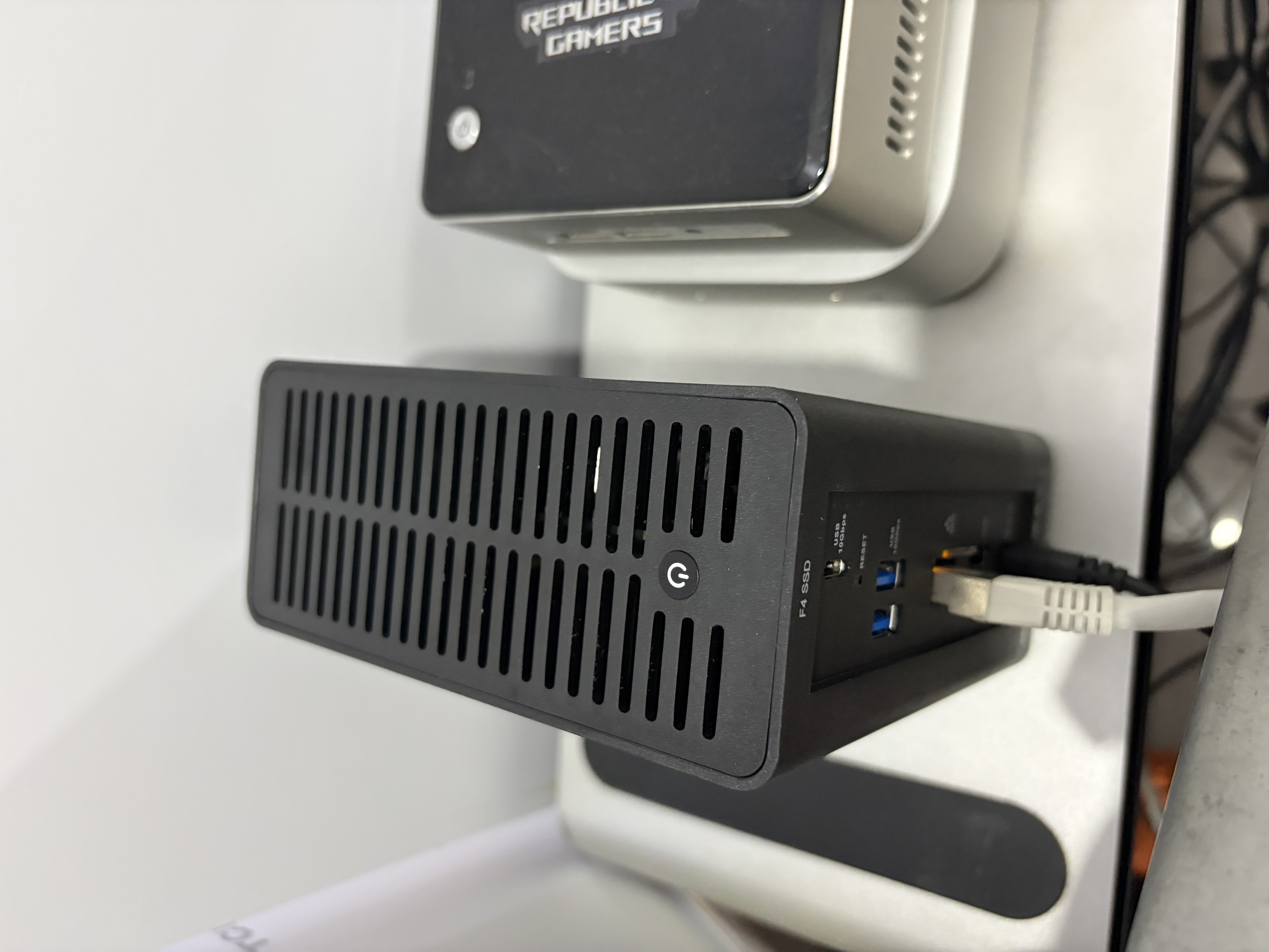 铁威马（TERRA MASTER）私有云F4 SSD 5G网口全闪四盘位家庭NAS网络存储全固态个人云AI家庭服务器相册备份手机电脑扩容 实拍图