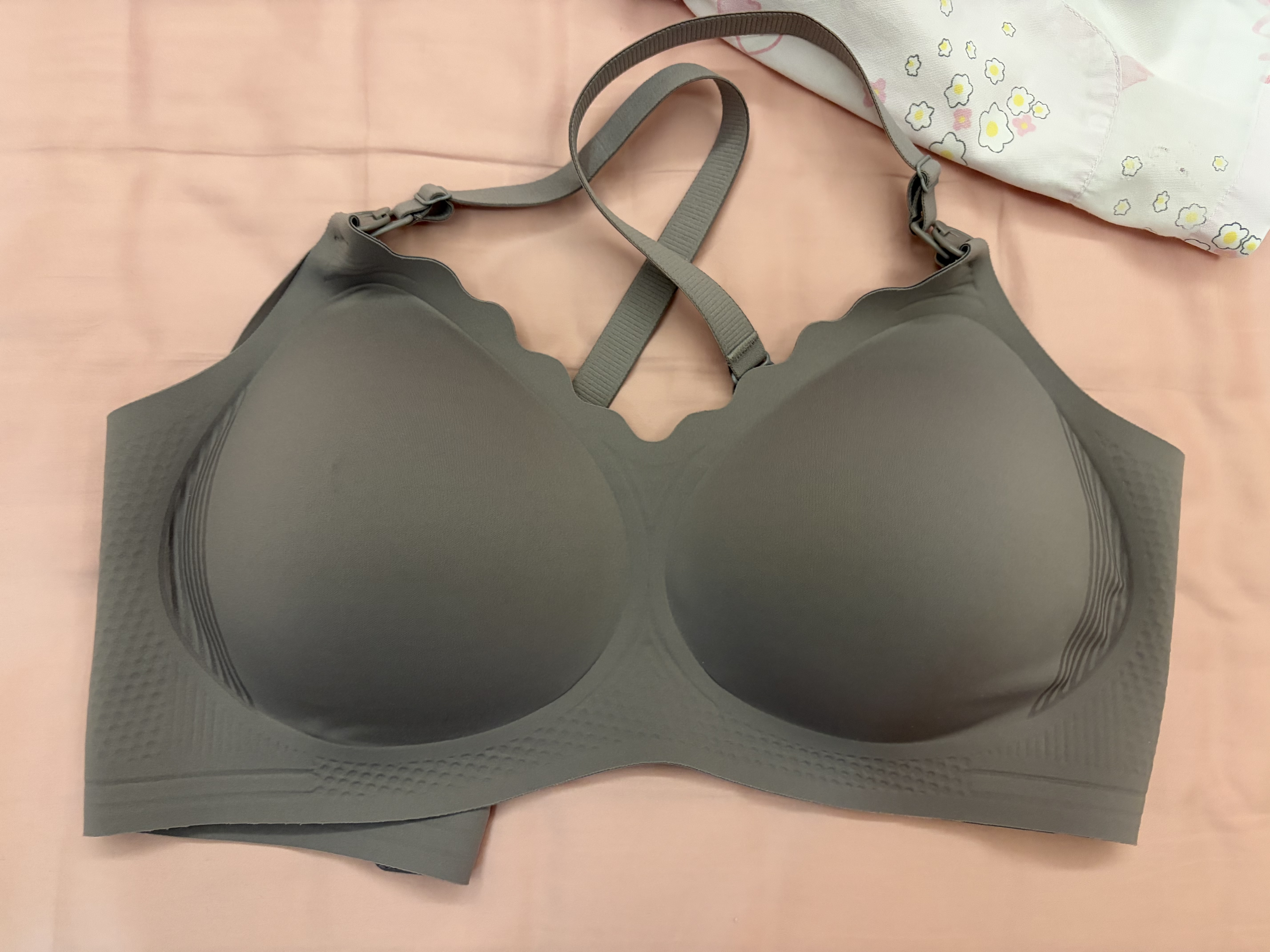 美德乐（Medela）7D线雕承托无痕哺乳文胸孕期防外扩孕妇喂奶内衣聚拢防下垂胸罩 奶油色（国标A类） L码【38-40码建议】 实拍图