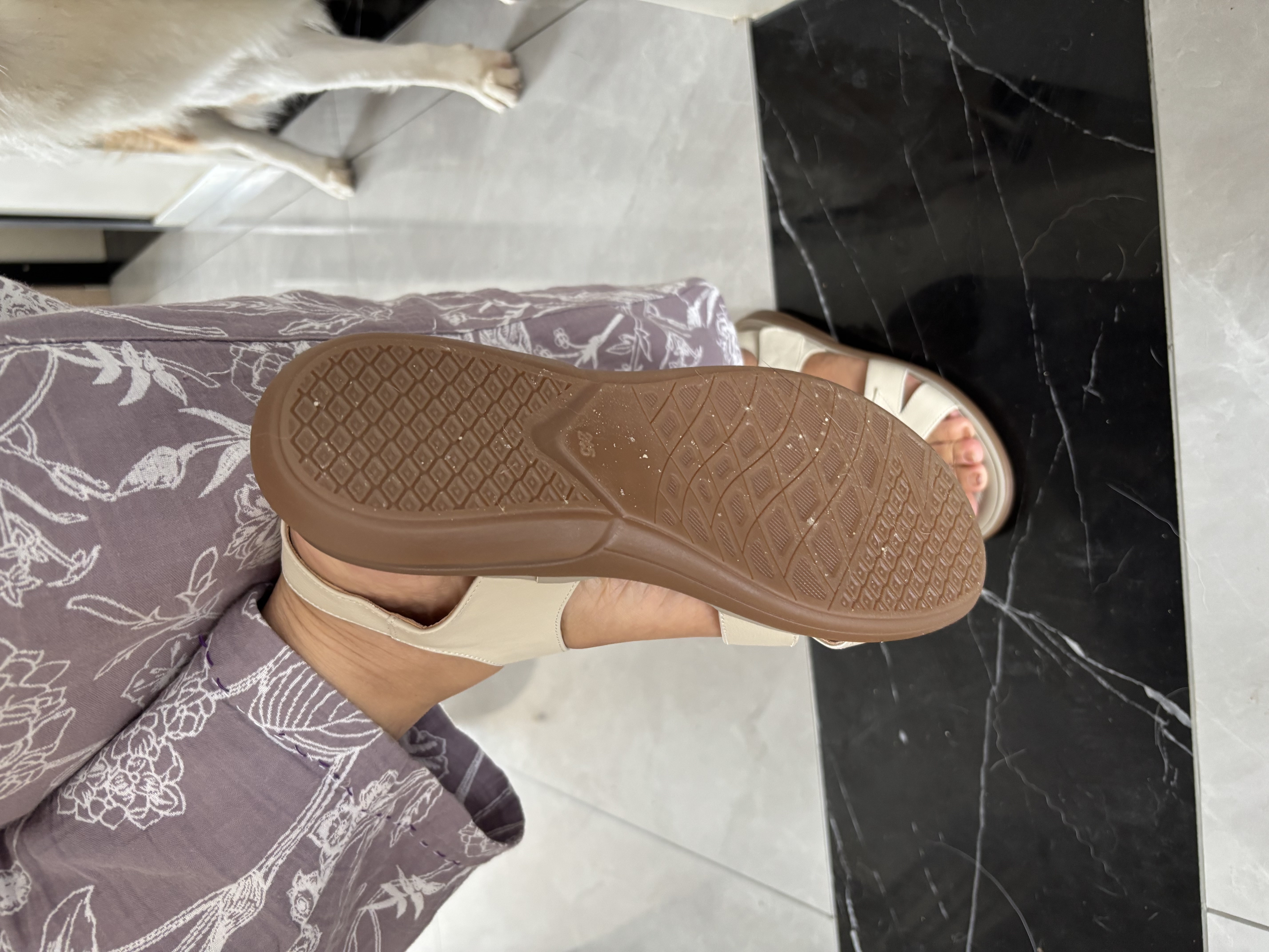 红蜻蜓皮凉鞋夏季软底舒适妈妈鞋子女坡跟软皮沙滩鞋女 WTK233142 实拍图