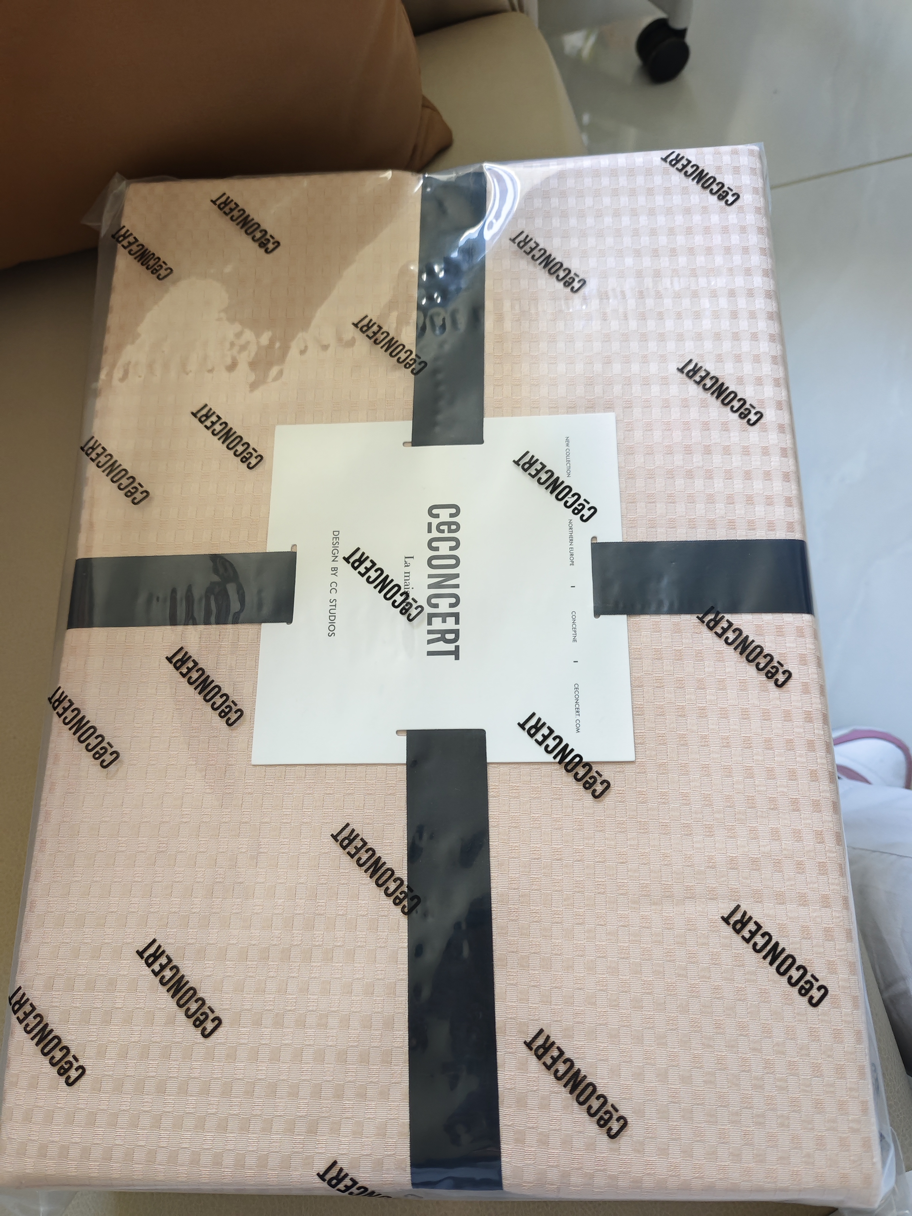 金号（KING SHORE） 纯棉A类提缎加大浴巾160*80cm 素色简约婴幼儿可用 440g/条 加大红色1条160*80cm/440g 实拍图