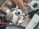 德龙（Delonghi）半自动咖啡机家用小型 意式15Bar泵压冷萃咖啡 软触屏手动奶泡自动停流金属机身 吉拉朵系列 EC890 .W氧气白 即时加热 自动关机 专业蒸汽细杆拉花 实拍图