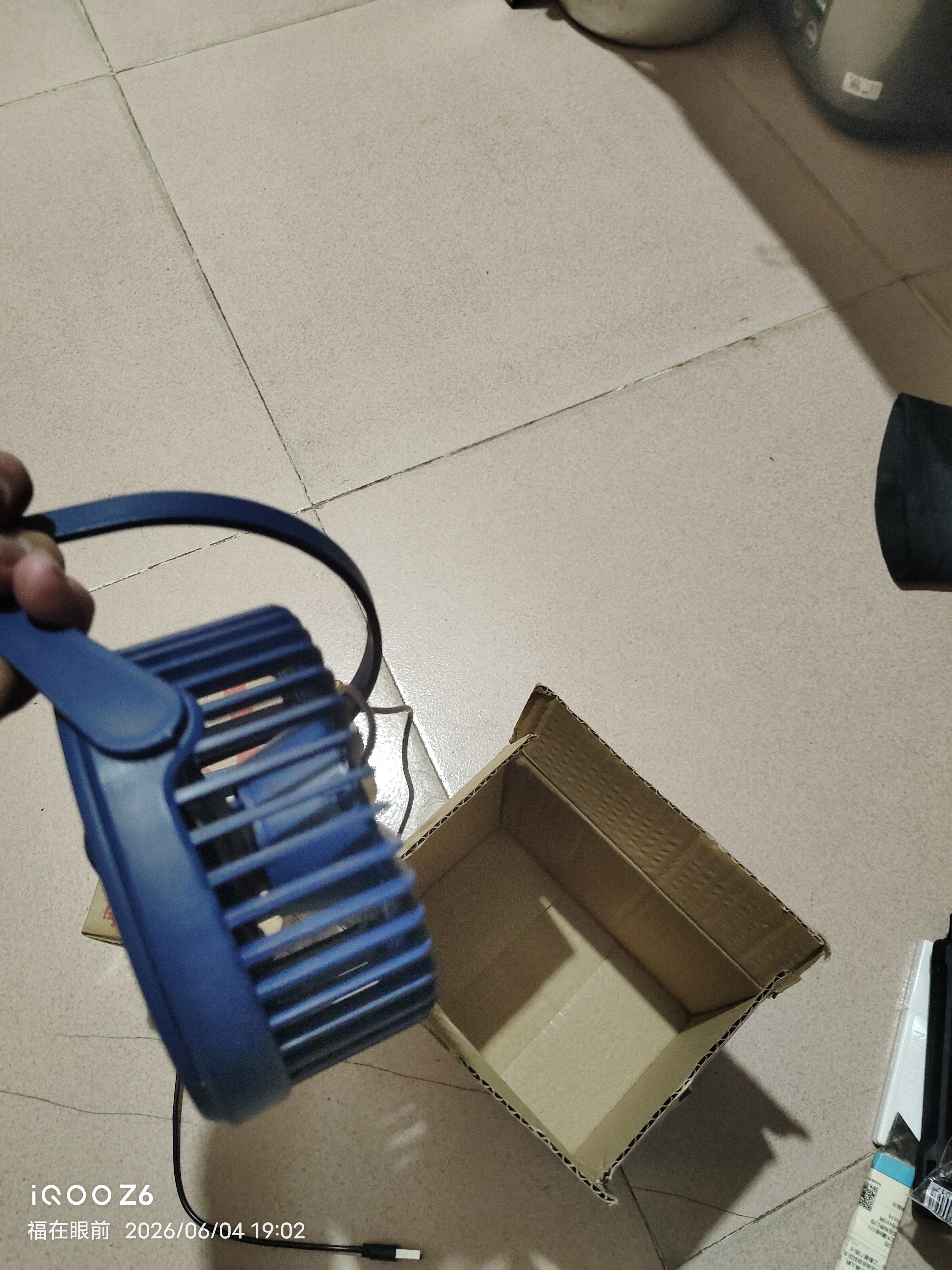 台式小风扇桌面风扇小型家用静音办公室桌面上usb风扇学生宿舍电风扇3c数码全网低价 【5吋一档直插款】静音大风力【深蓝色】 实拍图