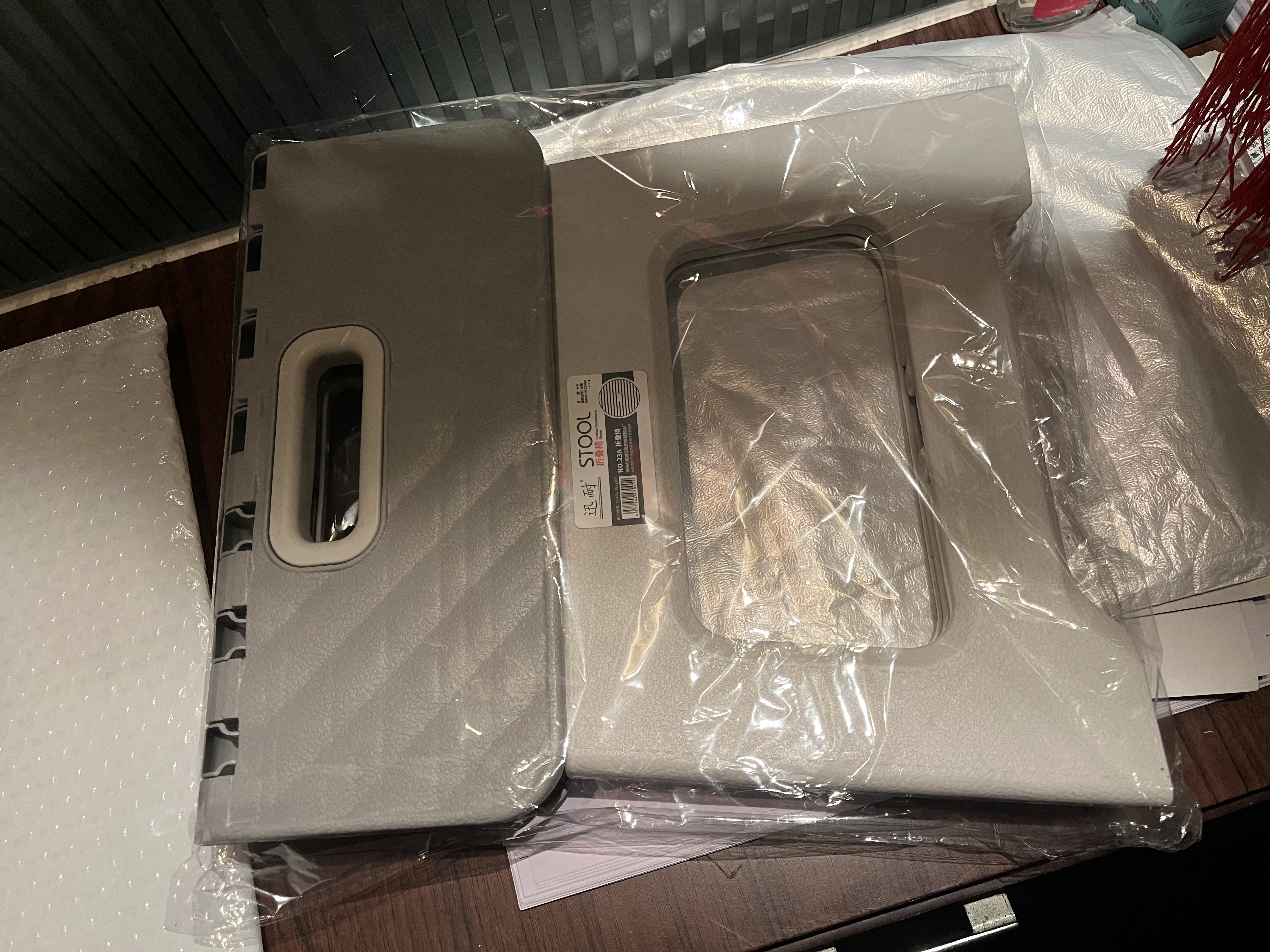 加厚塑料迷你折叠凳便携式户外野餐露营椅板凳手提式火车马扎凳子 淡雅灰-大号 1只装 实拍图