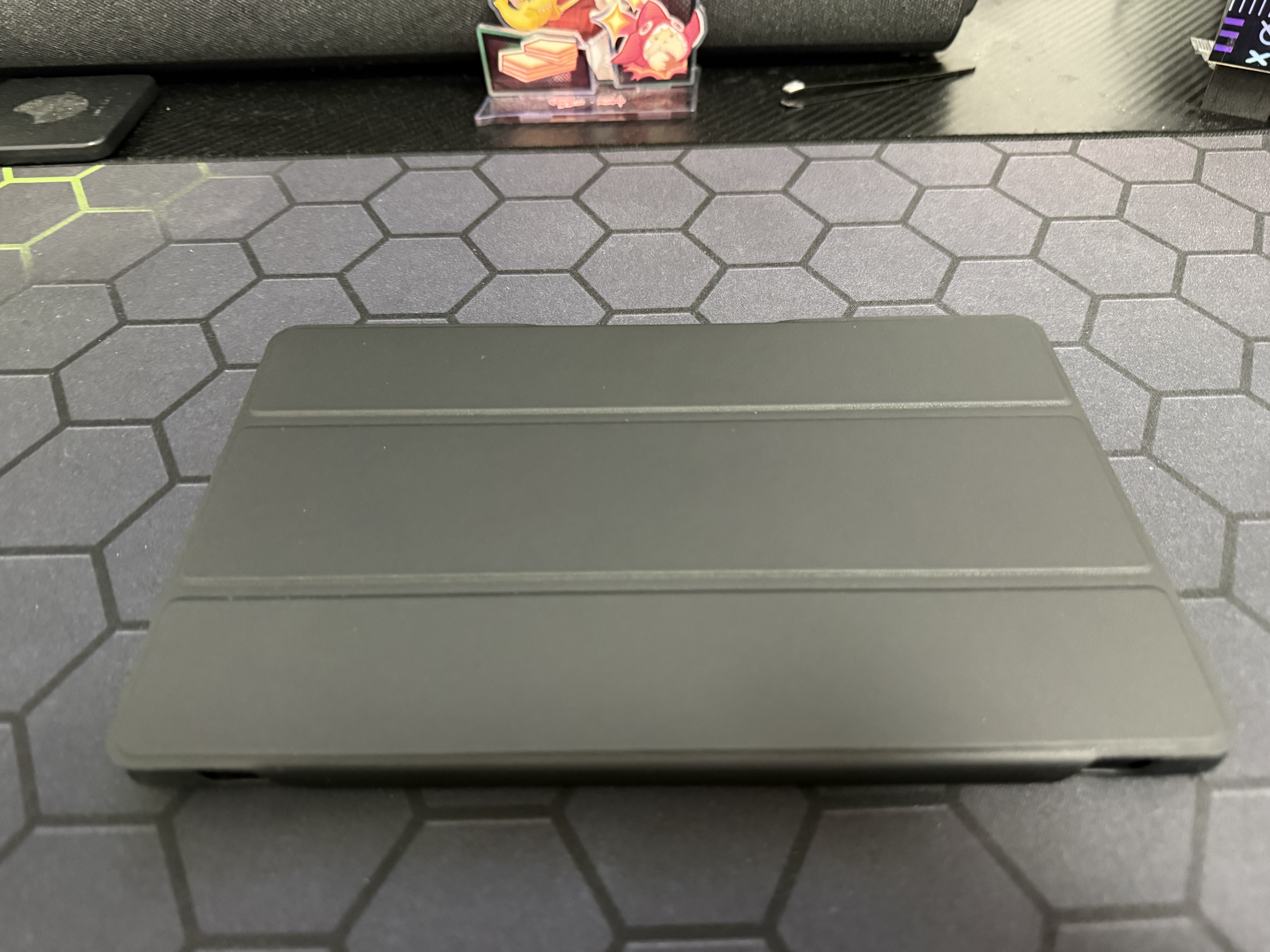 联想（Lenovo）拯救者平板 Y700四代 保护夹 智能休眠唤醒 镂空散热轻薄设计 裸机手感 一擦即净 黑色 实拍图