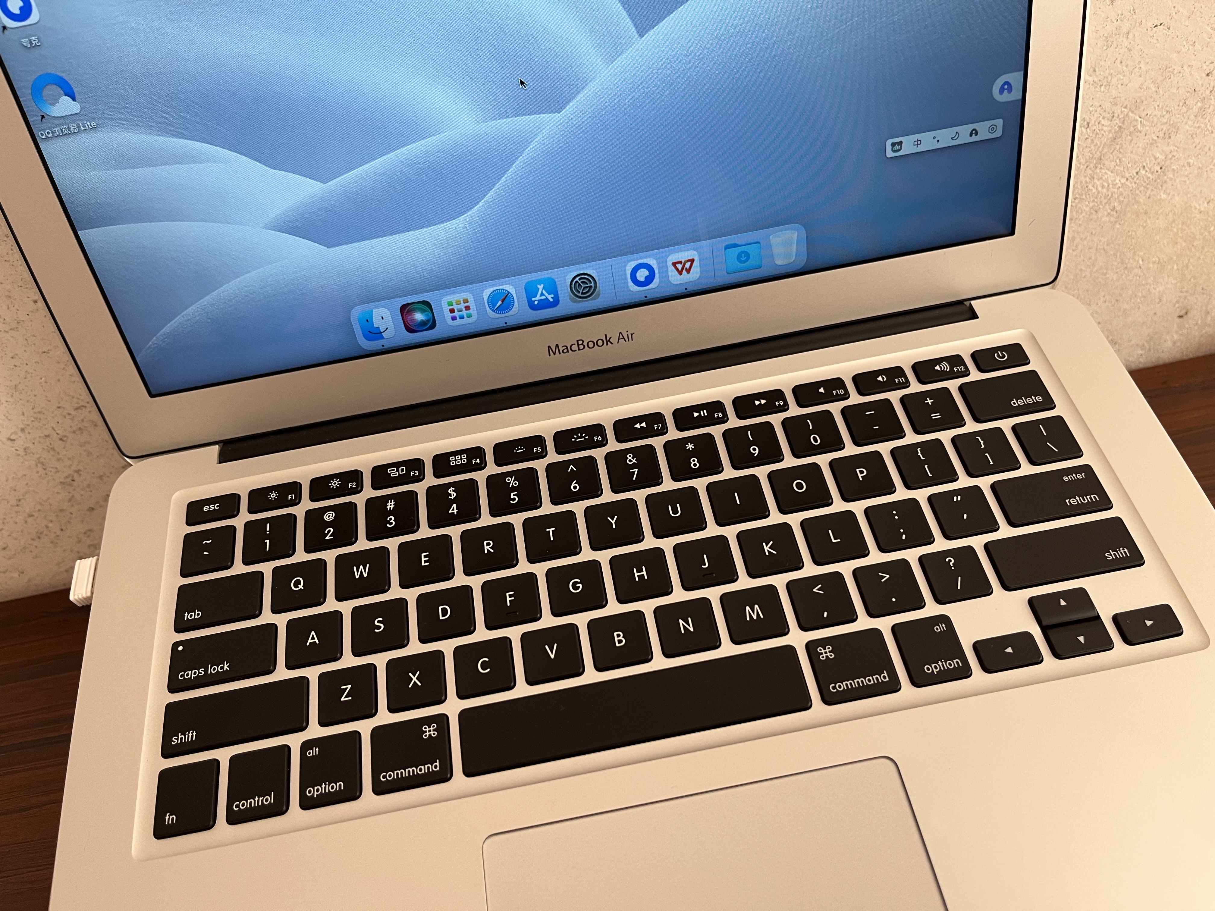 Apple/苹果 MacBook Air/Pro 二手苹果笔记本电脑 轻薄办公 MacBook Air 15年 13英寸 实拍图