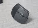 罗技（Logitech）Lift人体工学鼠标 垂直鼠标 小手鼠标 无线蓝牙鼠标 3台设备秒切换 带Logi Bolt接收器 黑色 实拍图