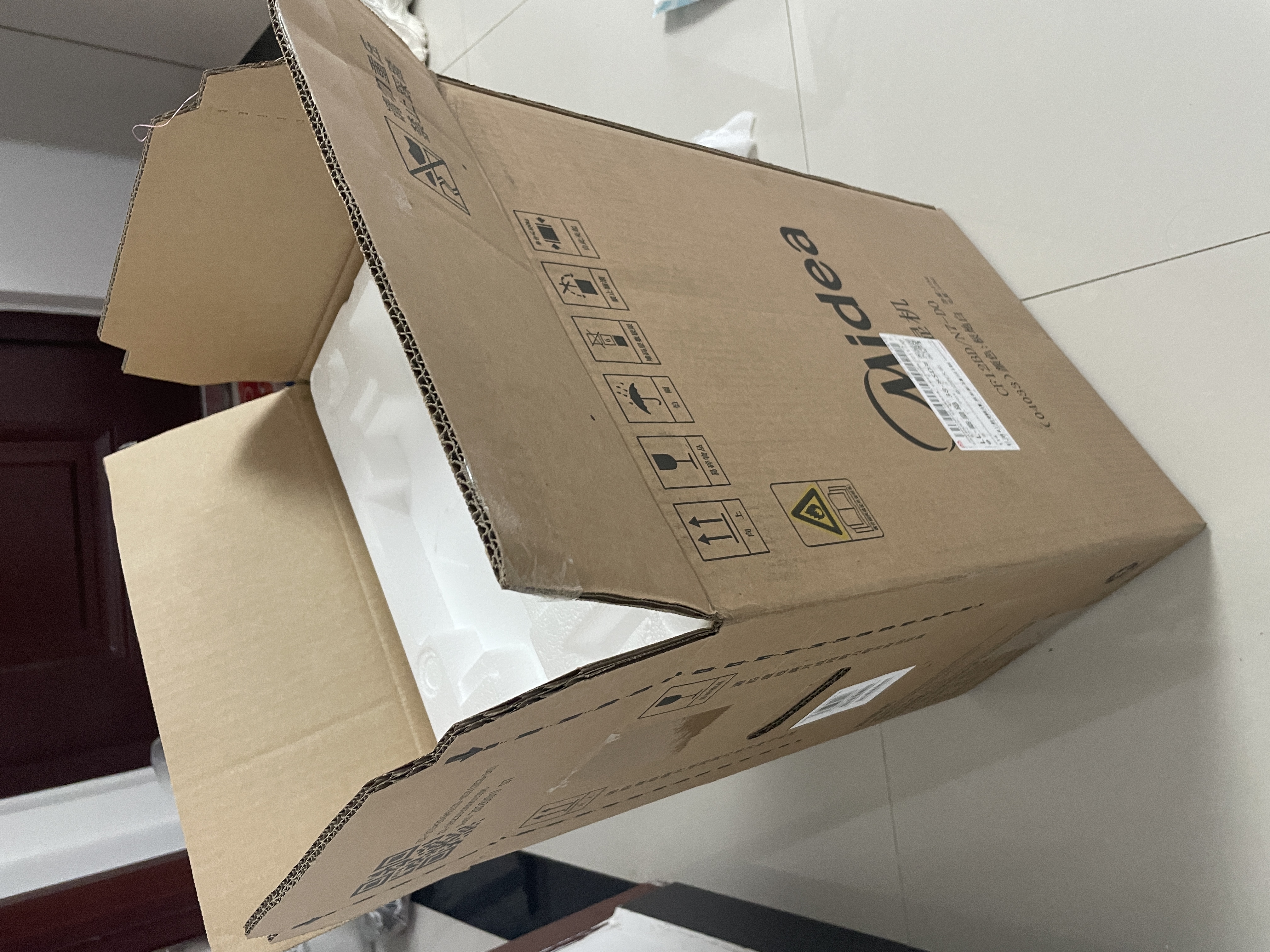 美的（Midea）除湿机/抽湿机12升/天 自营家用20㎡轻音小型回南天客厅卧室内防潮专用干衣吸湿器CF12BD/N7-DO 实拍图