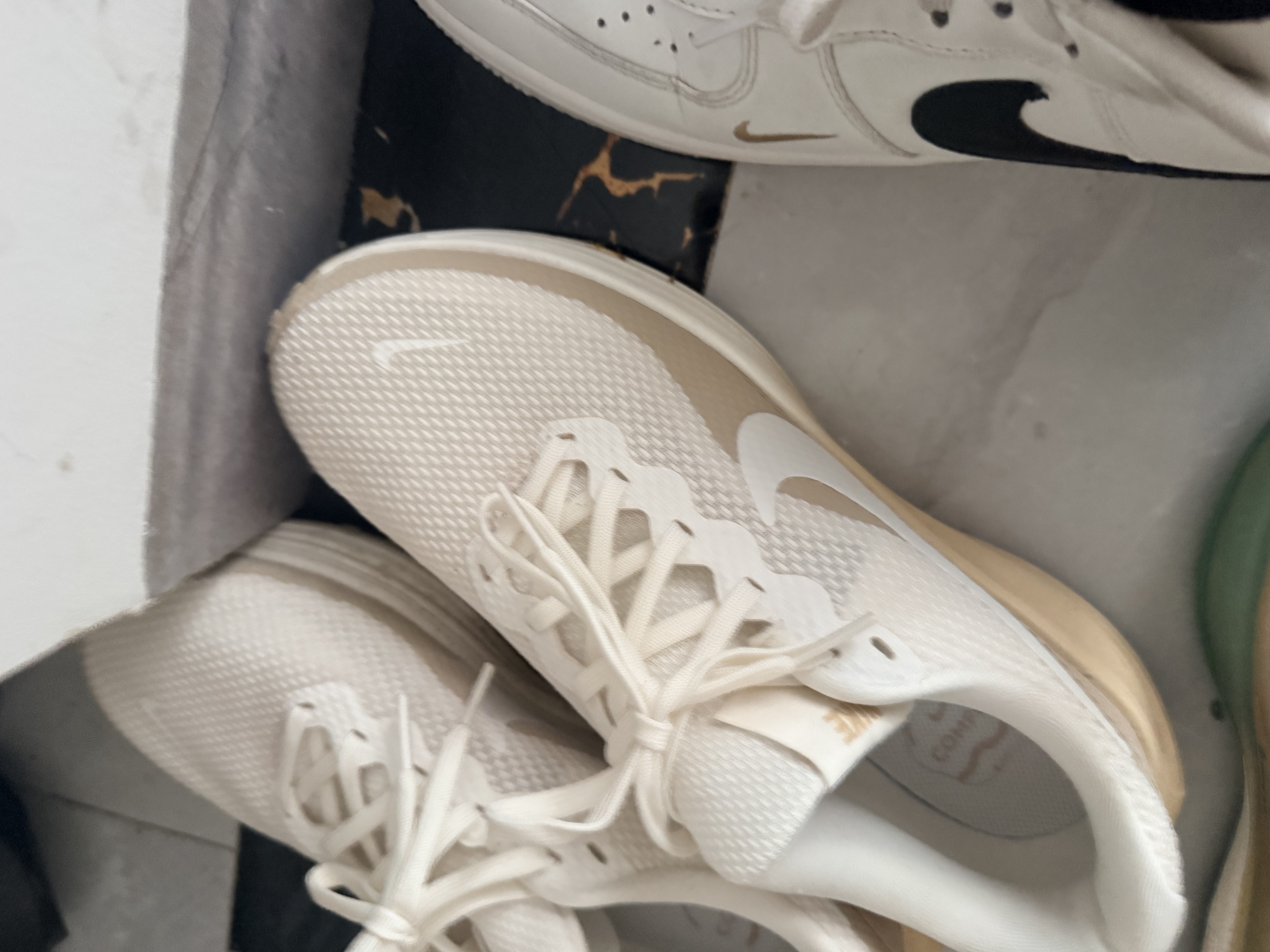 耐克NIKE男子跑步鞋REVOLUTION 8柔软缓震运动鞋新款HJ9198-107白41 实拍图