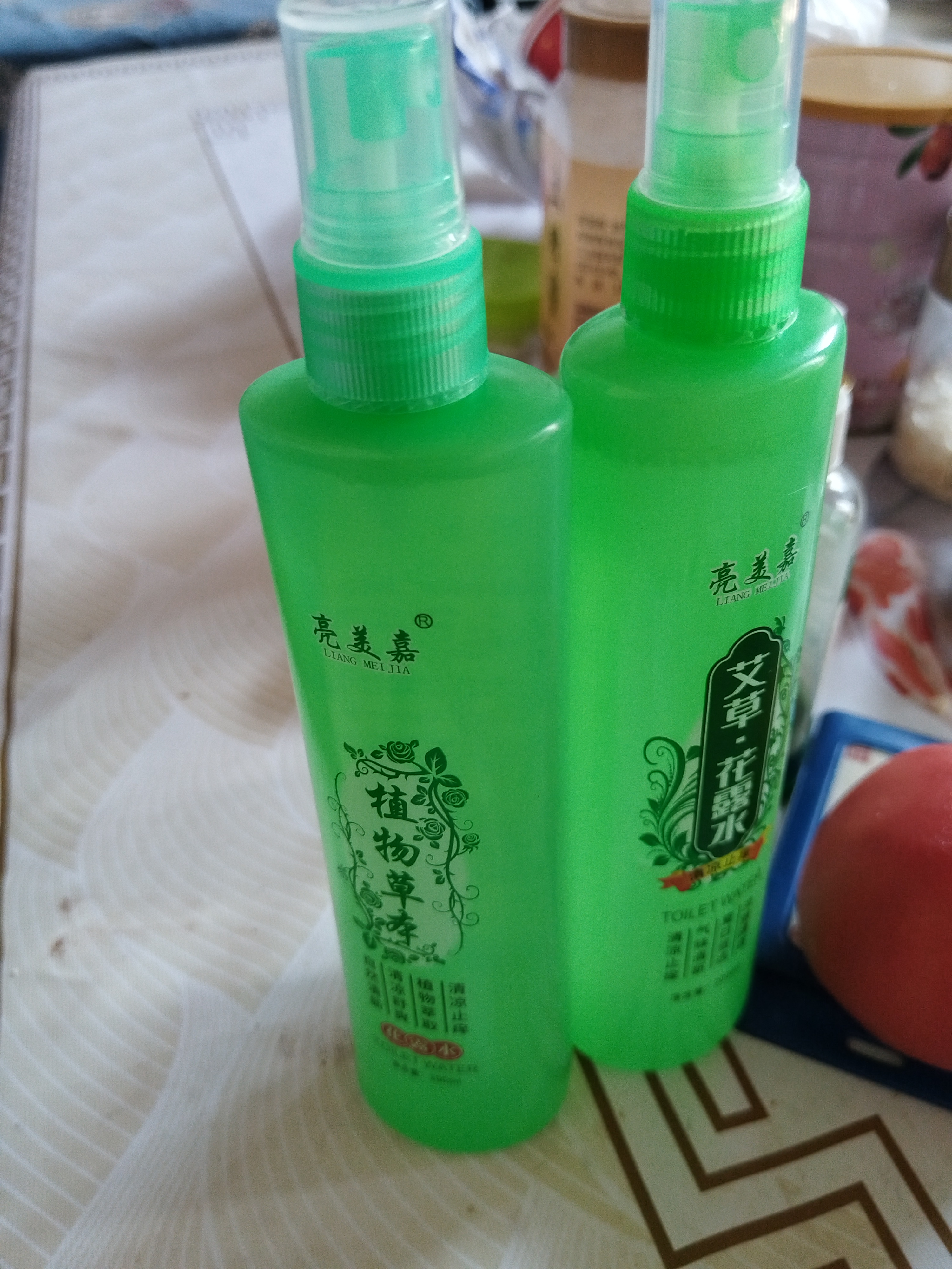 【清凉舒爽】花露水清香型清凉舒爽喷雾植物大瓶200ml走珠止汗露 【艾草】+【植物草本】2瓶装 实拍图