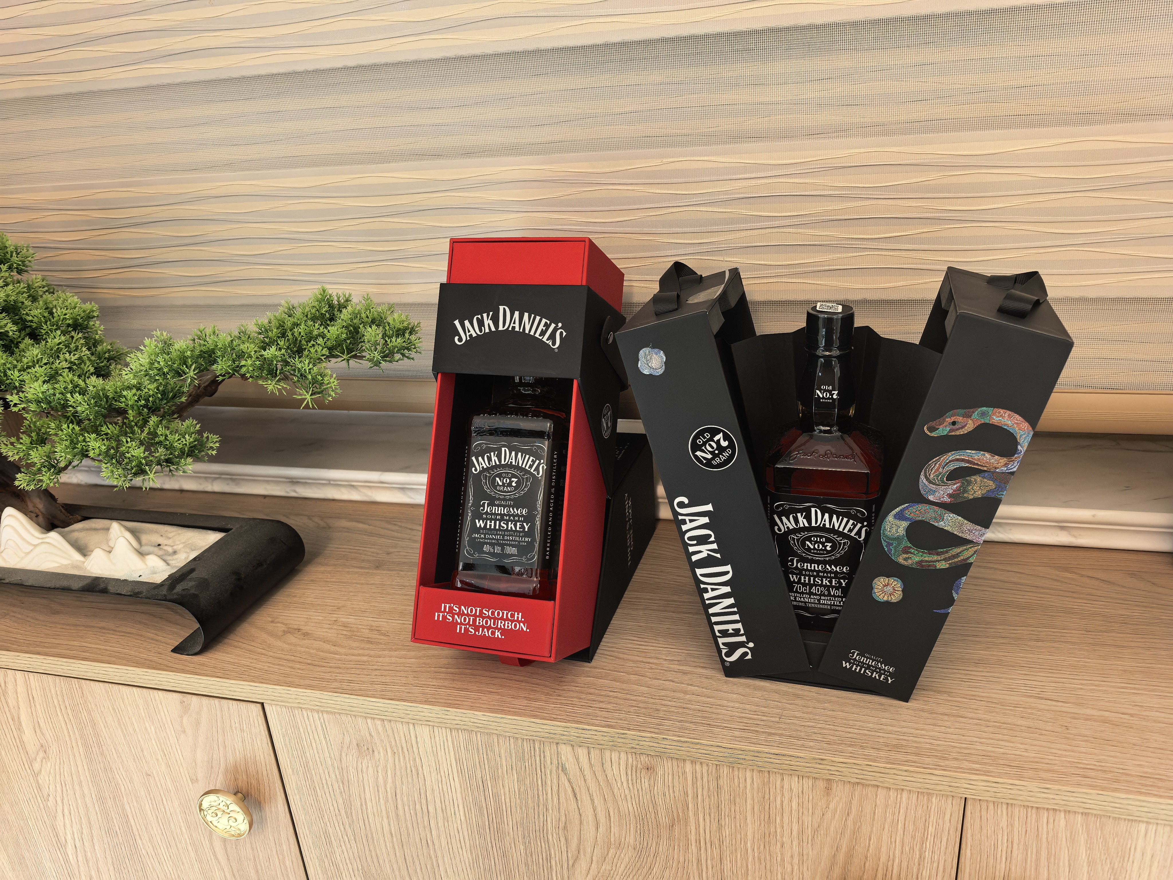 杰克丹尼（Jack Daniels）美国田纳西州 威士忌 40度 黑标马年礼盒装 700ml 生肖酒 洋酒 实拍图
