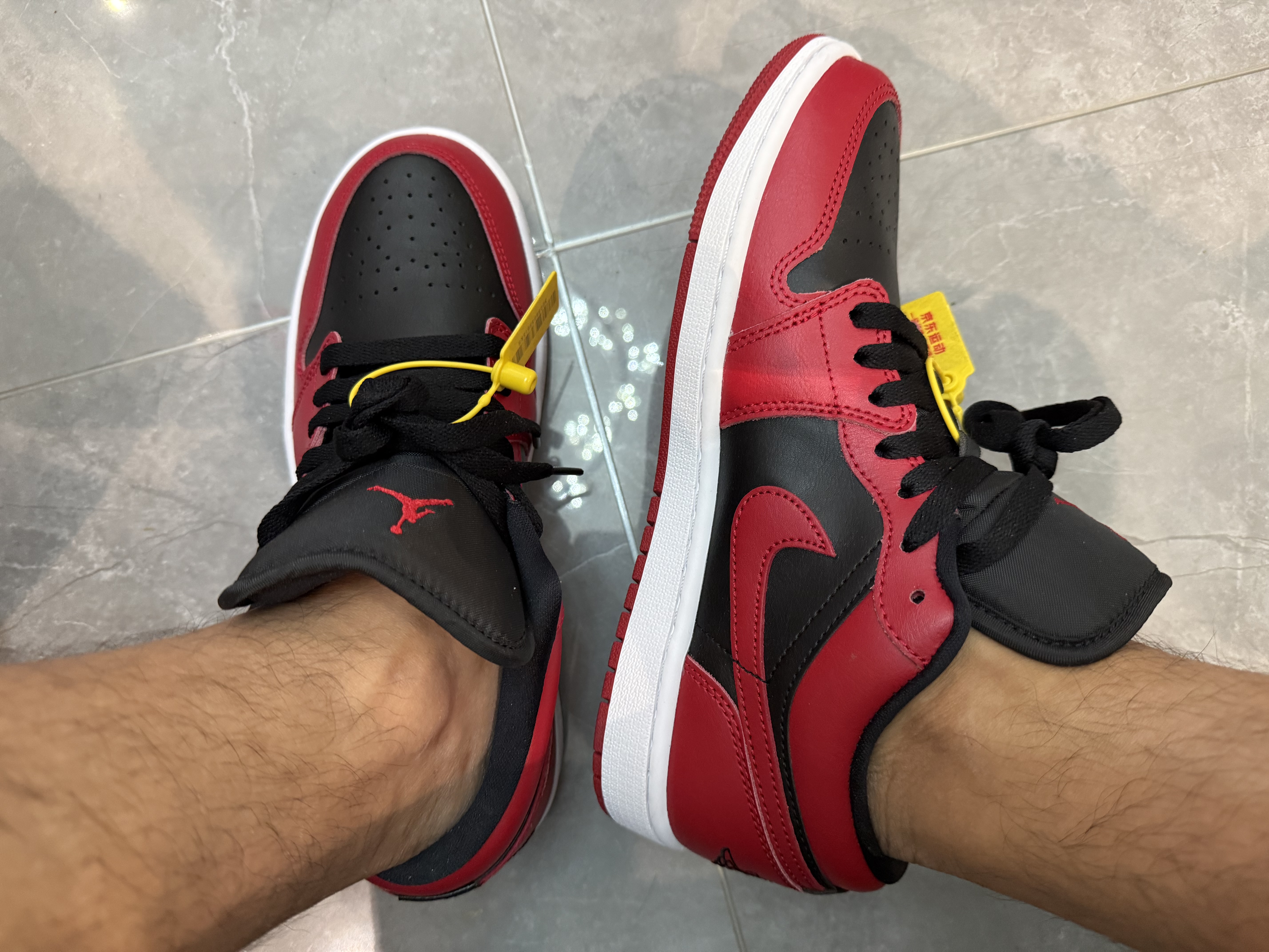 Jordan男休闲鞋AJ1反转禁穿马年新春高级感潮流运动鞋553558-606黑红40 实拍图