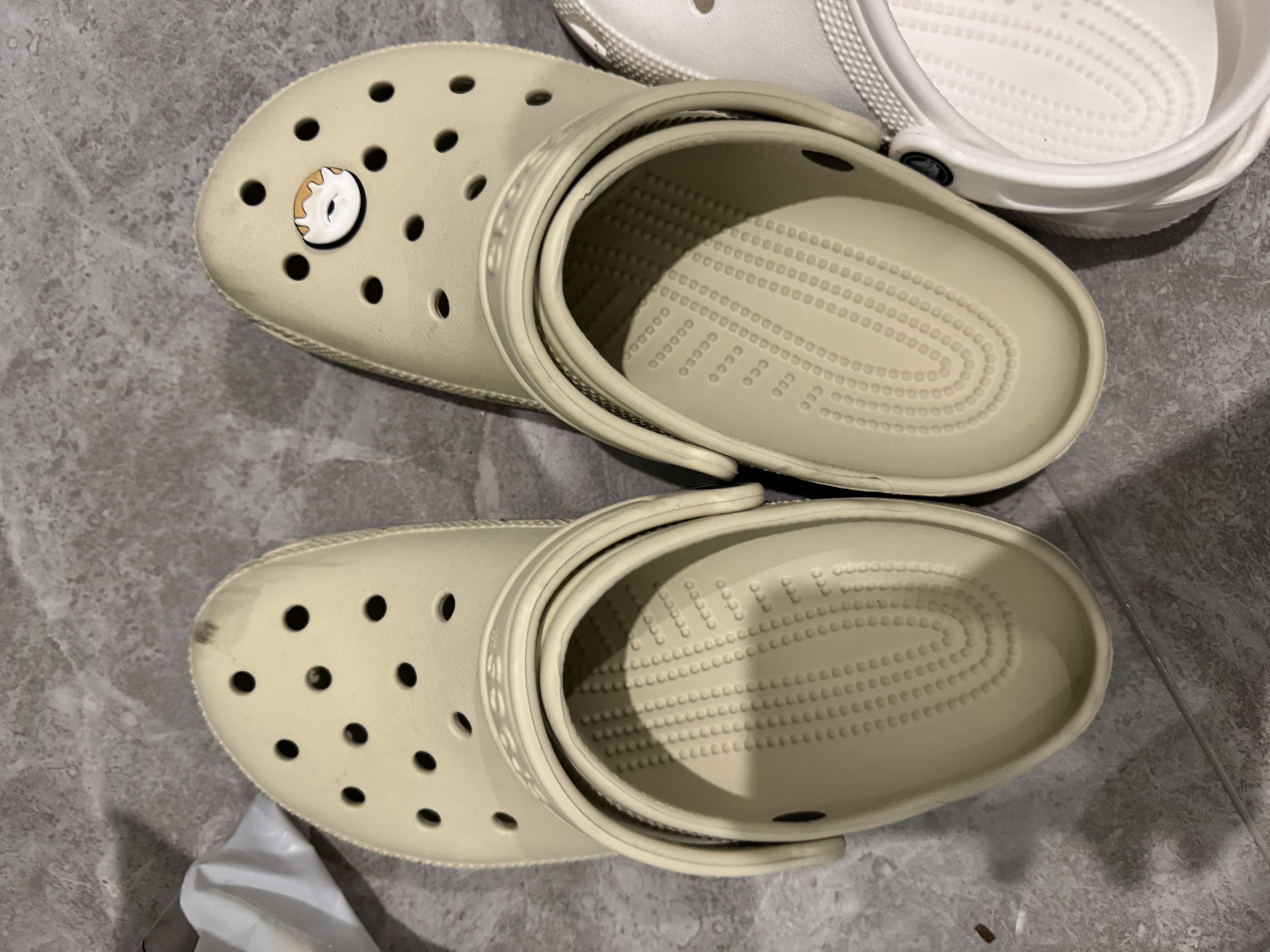 卡骆驰（CROCS）经典洞洞鞋轻便百搭女沙滩鞋包头拖鞋男鞋|10001 骨白色-2Y2(含智必星) 41 /42(260mm) 实拍图