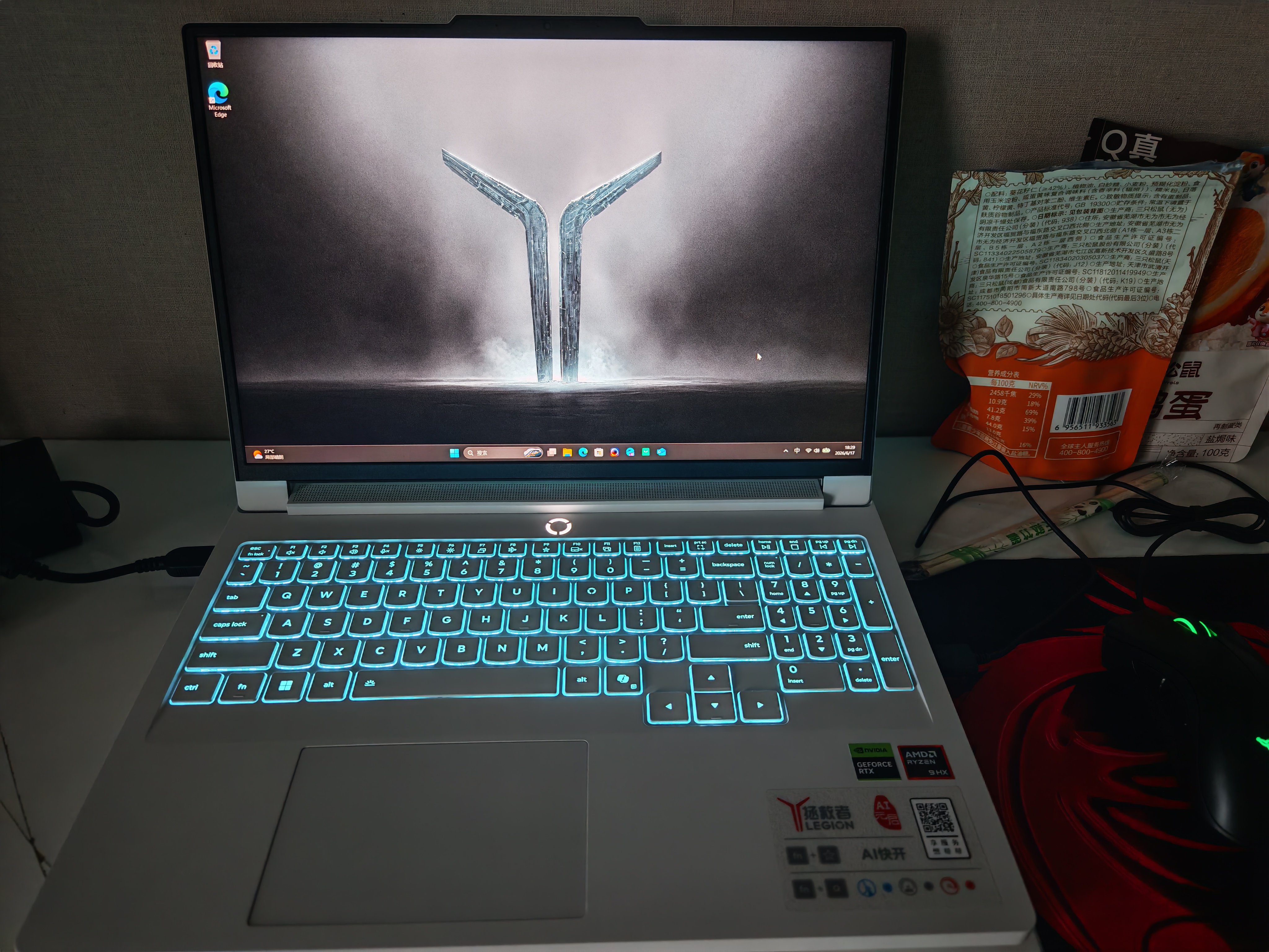 联想拯救者R9000P 电竞游戏笔记本电脑(锐龙9 8945HX 32G 1T RTX5070 2.5K 240Hz 白) 国家补贴 实拍图