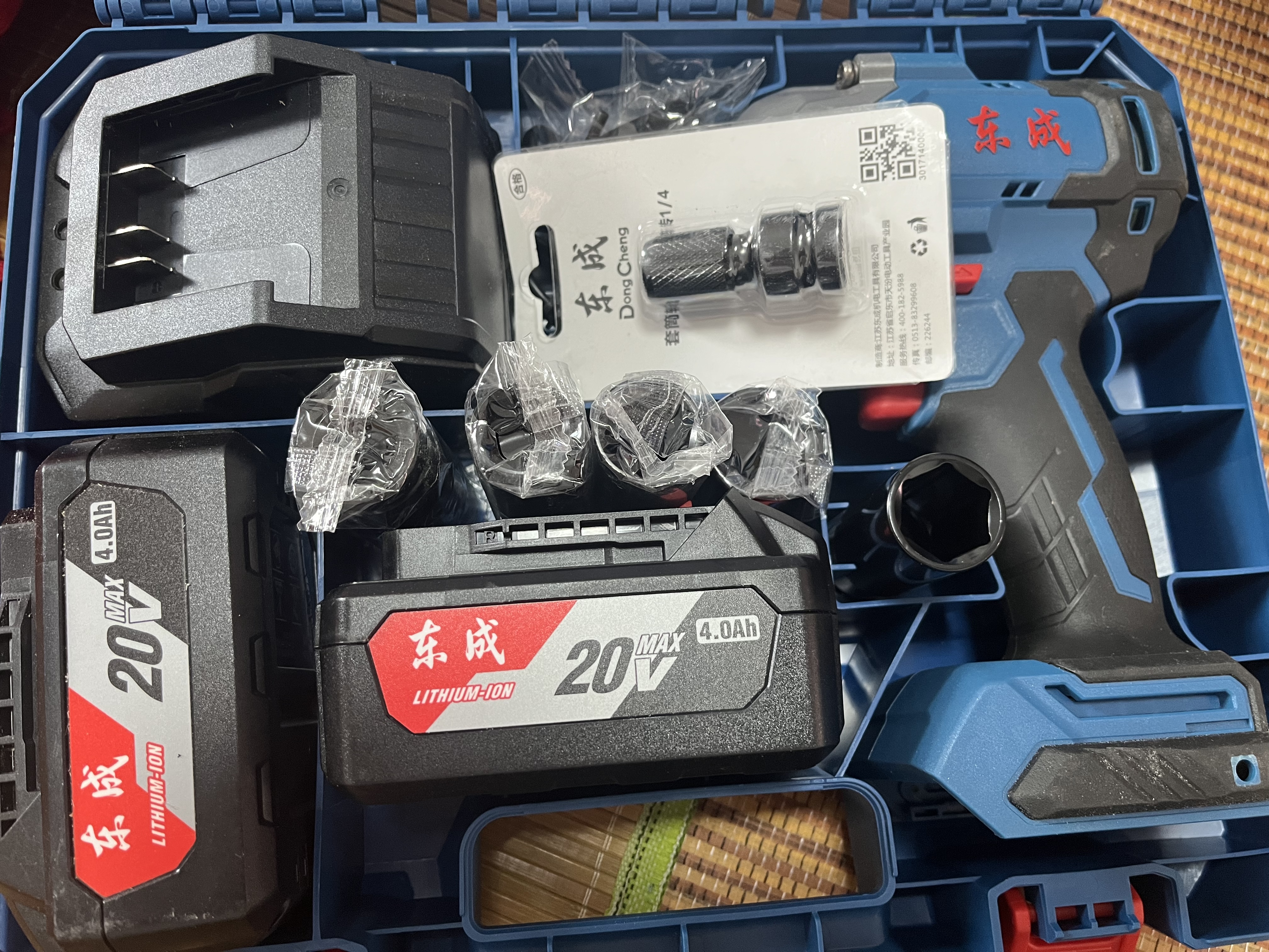 东成20V锂电无刷电动扳手大力矩WPB488E充电式冲击扳手套筒风炮 实拍图