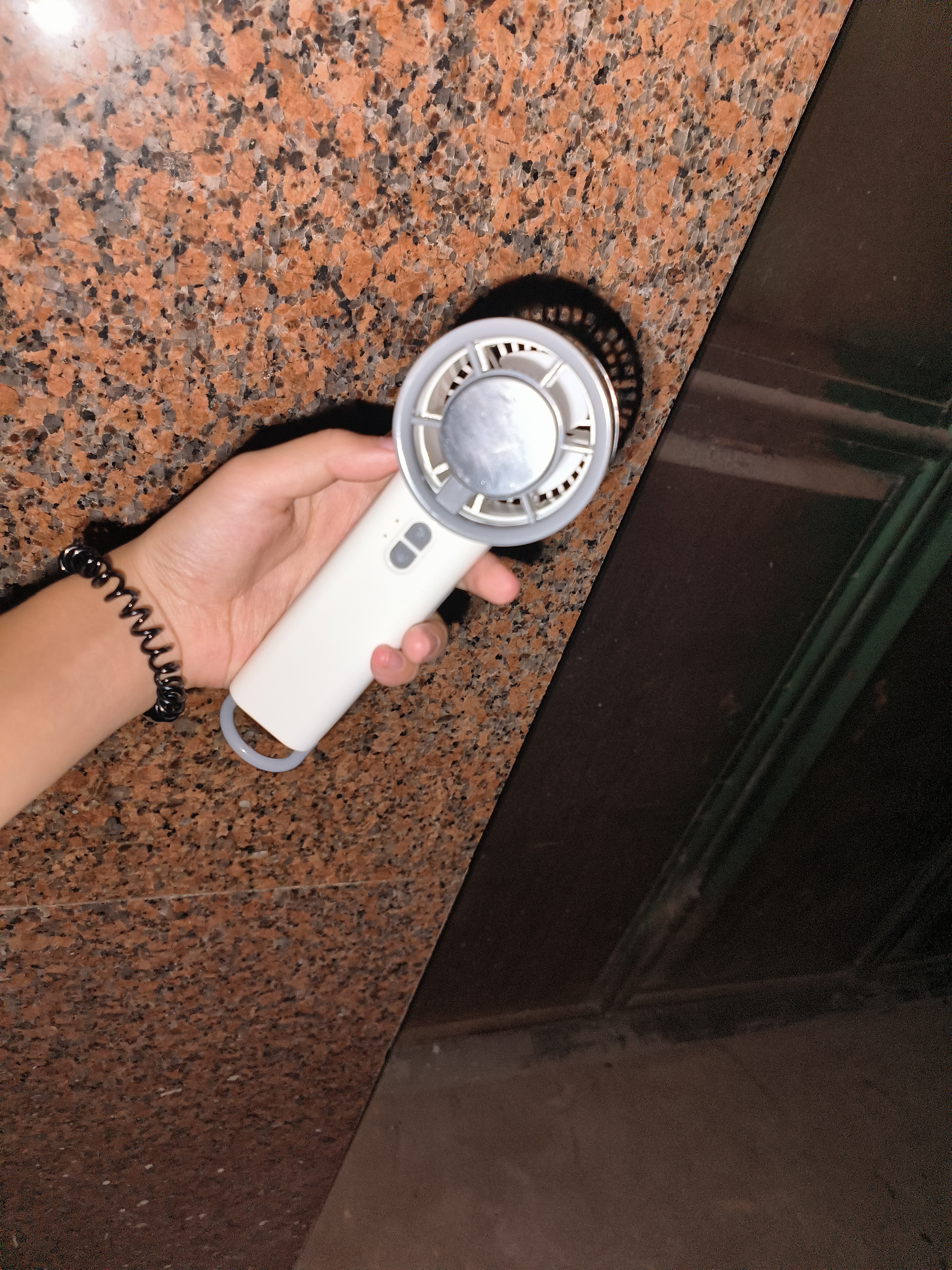 小风扇手持高速节能迷你便携式随身手拿电风扇户外办公室桌面学生宿舍宝宝儿童吹辅食超长续航户外 【雪山白】冷敷风扇|半导体制冷|三档大风|持久续航 实拍图