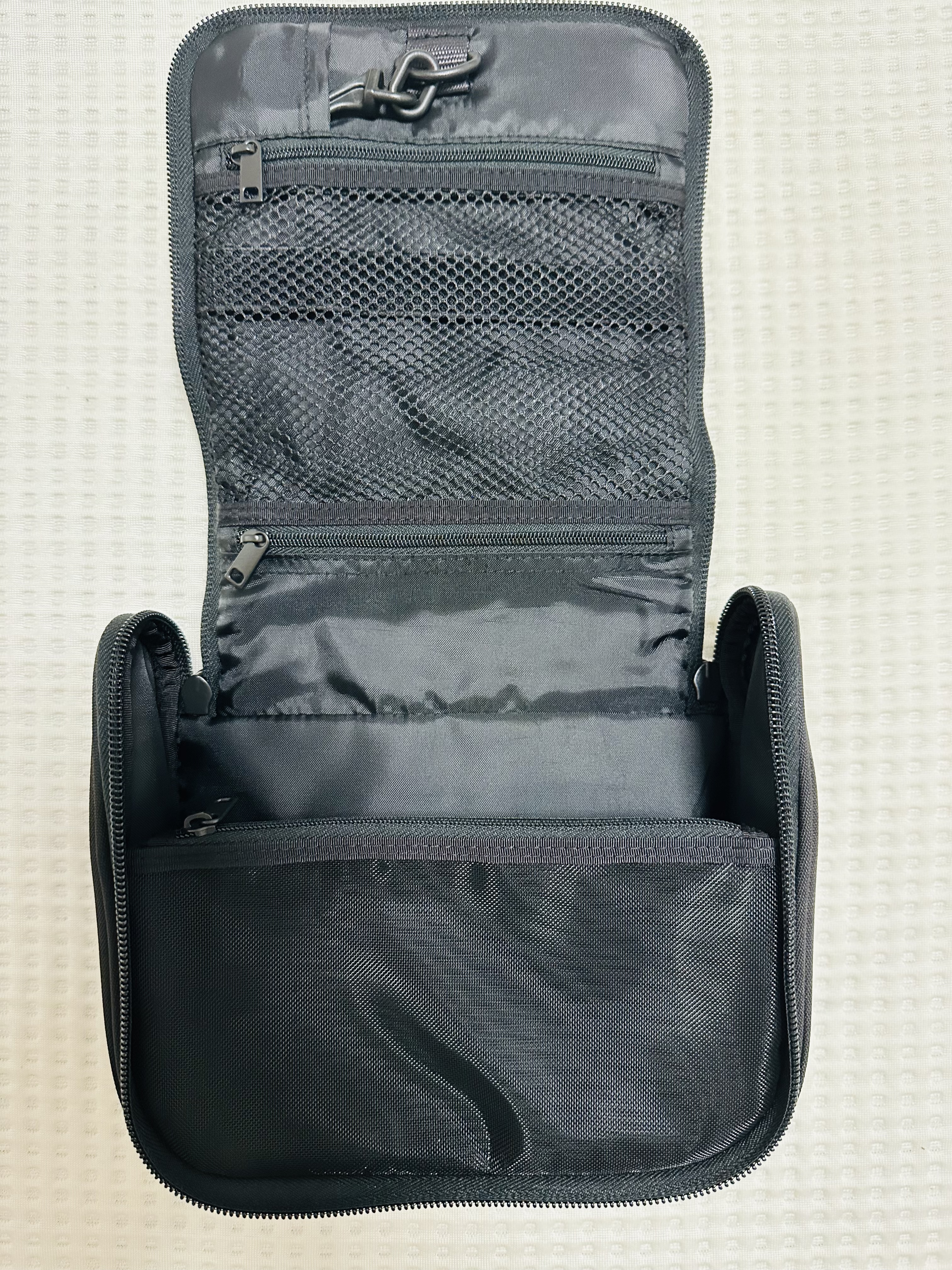 MUJI 聚酯纤维 可吊挂式洗脸用具盒 化妆包旅行便携洗漱包 黑色 宽16*长19*厚度6cm 实拍图