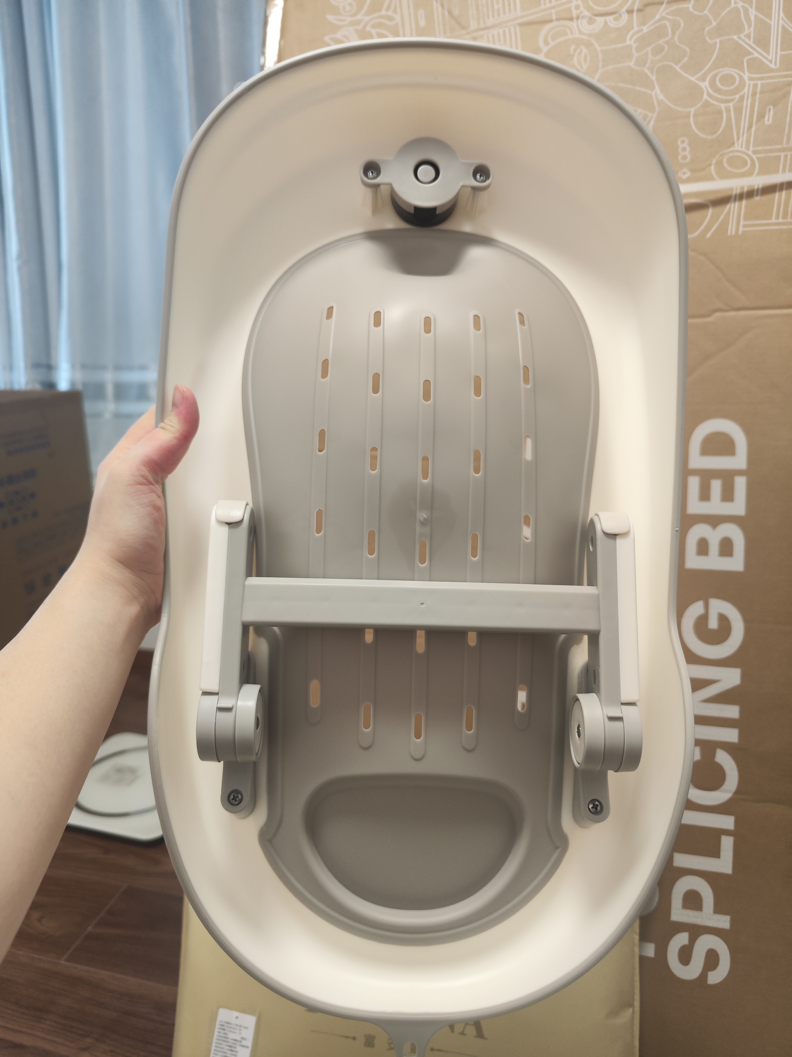 iuu婴儿洗澡盆 可折叠宝宝浴盆大号 洗澡神器躺托浴架新生儿童用品 【北欧灰-无线感温】+可调节感温浴架+浴垫 材质：FDA食品级材质检测认证 实拍图