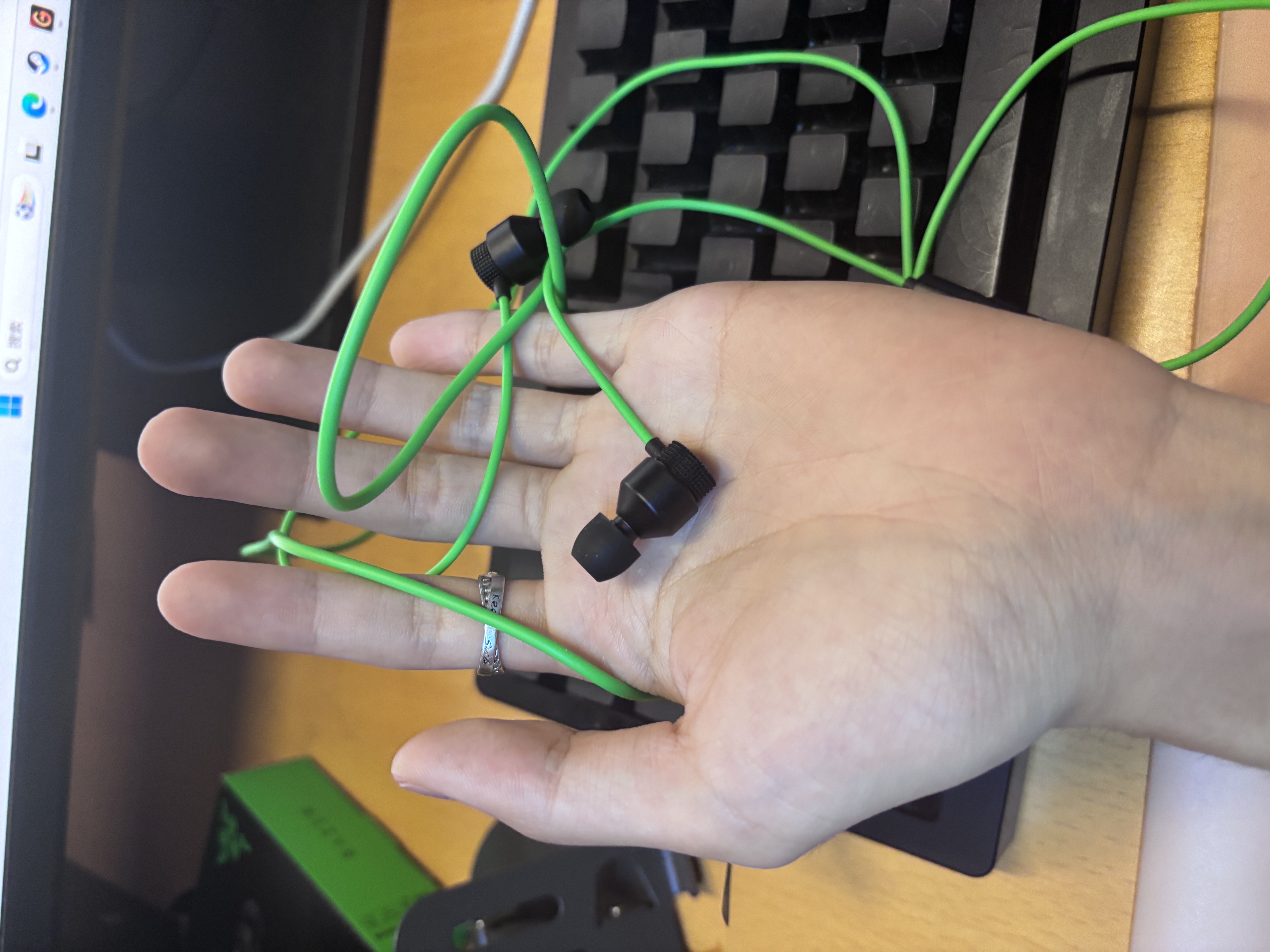 雷蛇（Razer）战锤狂鲨V3 有线入耳式耳机耳塞 7.1环绕声 吃鸡神器 三角洲官方指定 Type C（赠THX软件 可调EQ） 实拍图