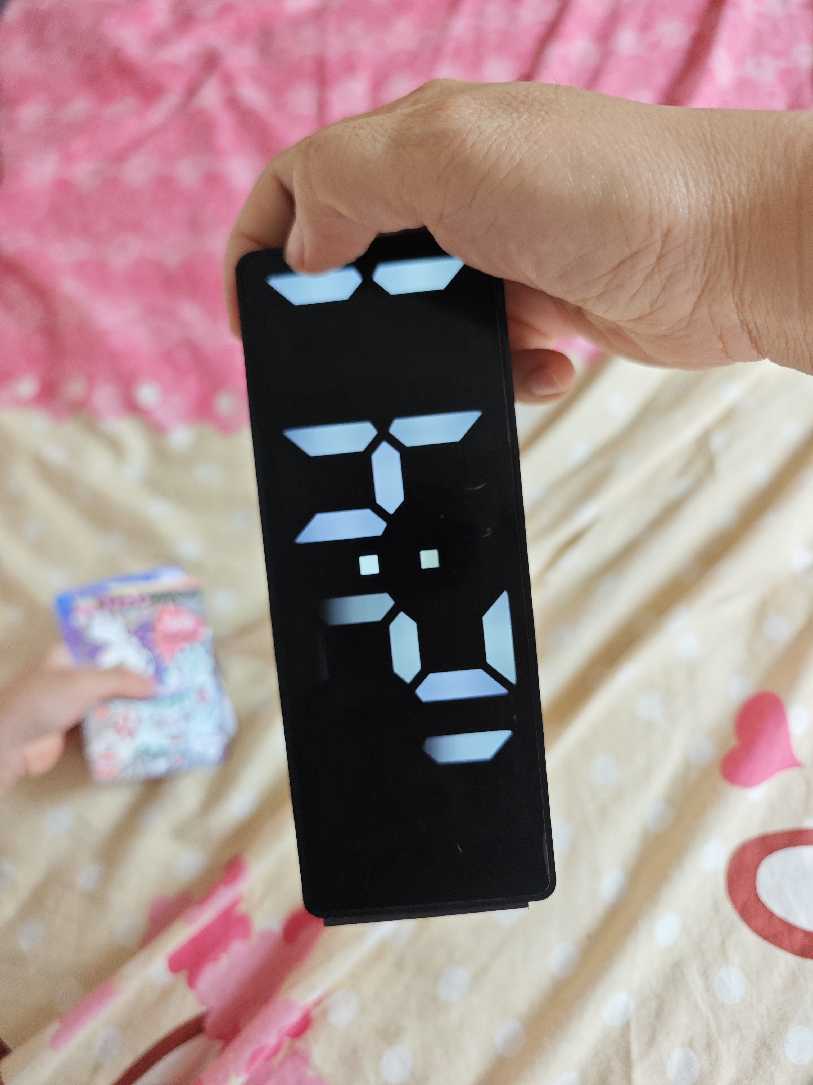 康巴丝（Compas）创意LED大屏时钟 夜光电子闹钟客厅卧室台钟学生闹钟 810黑色 实拍图