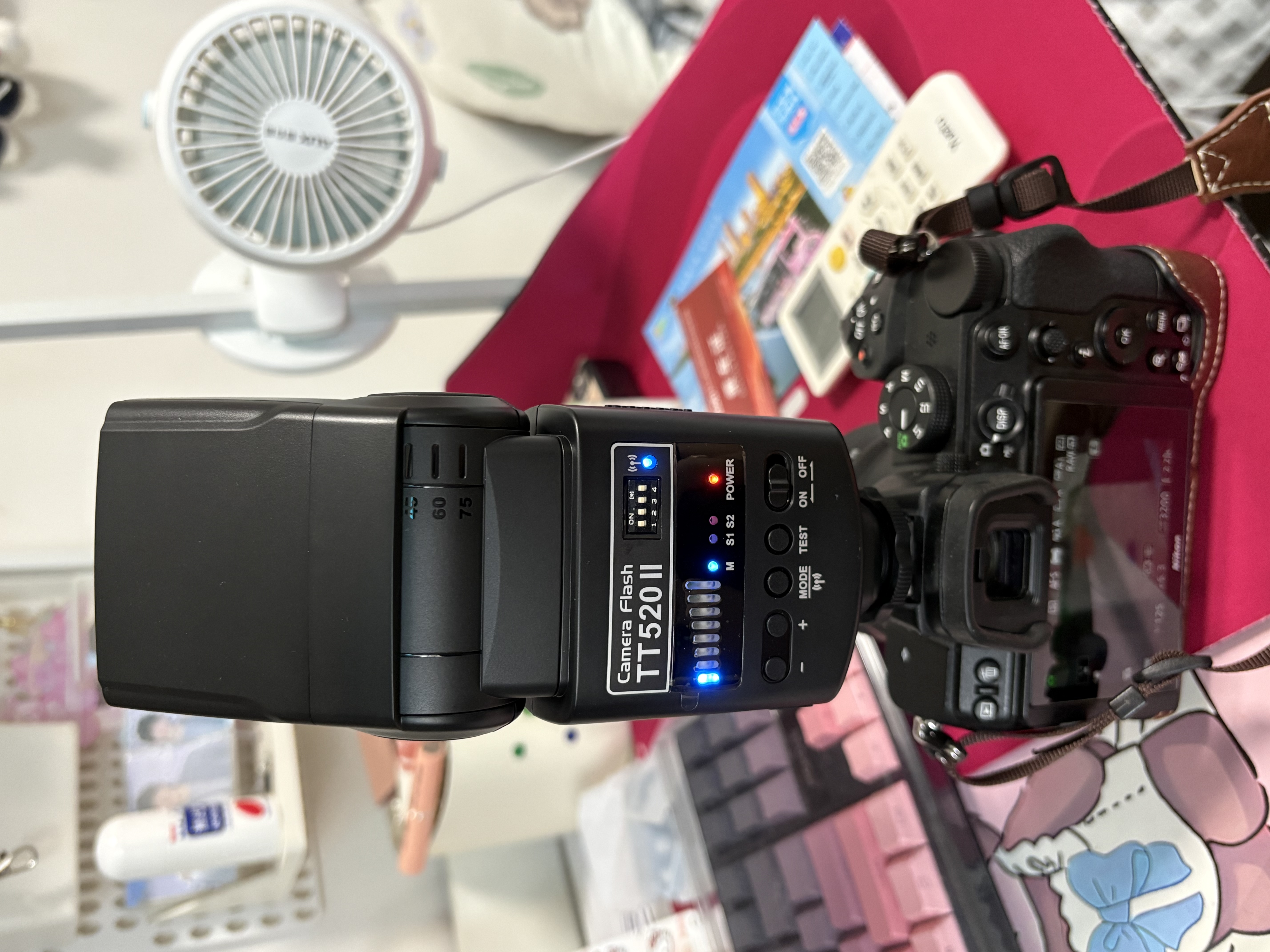 神牛闪光灯 TT520II二代 机顶闪光灯 微单反闪光灯 通用热靴 外置离机便携式热靴灯 【JD物流】TT520II二代  官方标配 实拍图