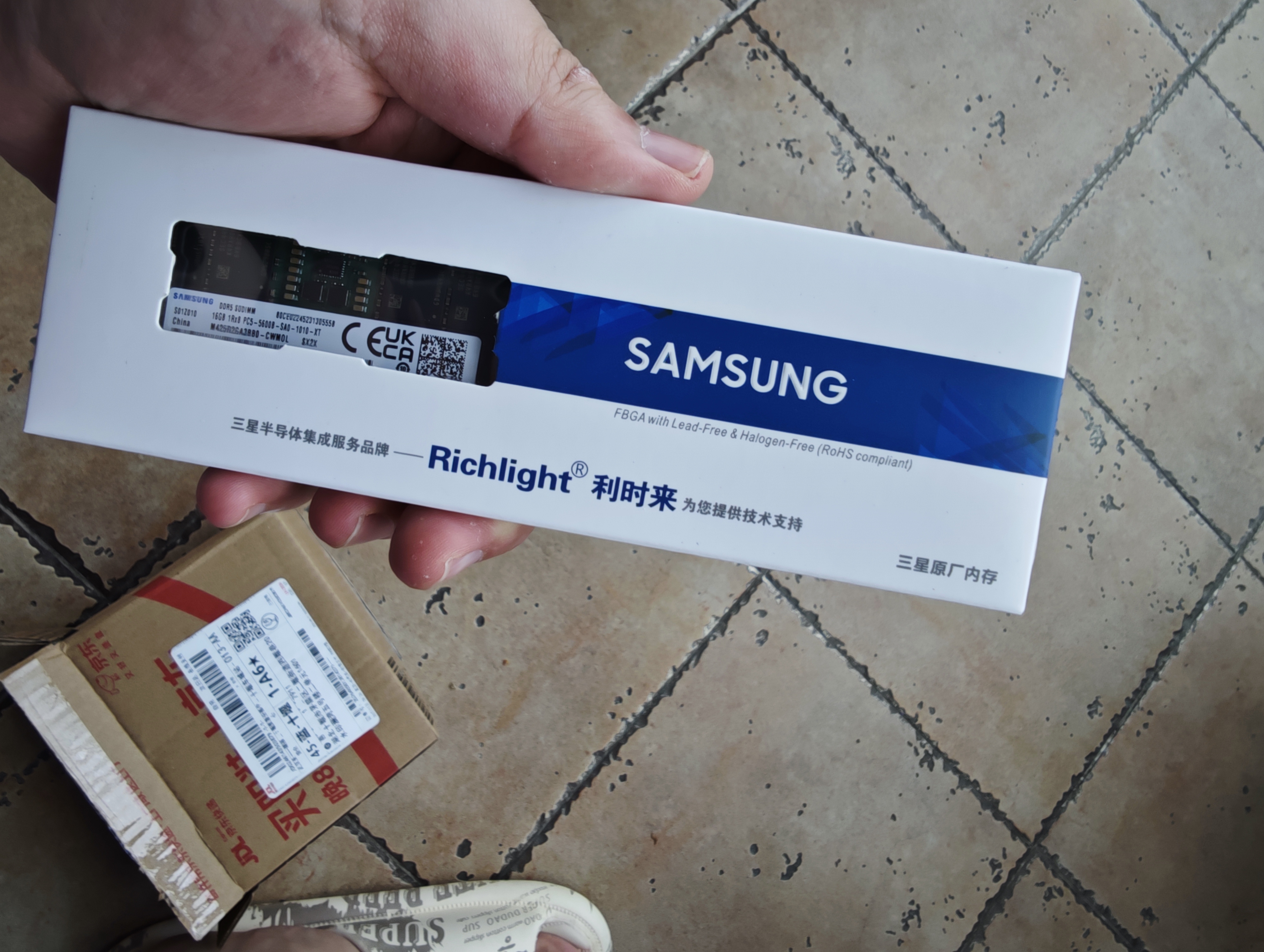 三星SAMSUNG 笔记本内存条 16G DDR5 5600频率 M425R2GA3BB0-CWM 实拍图