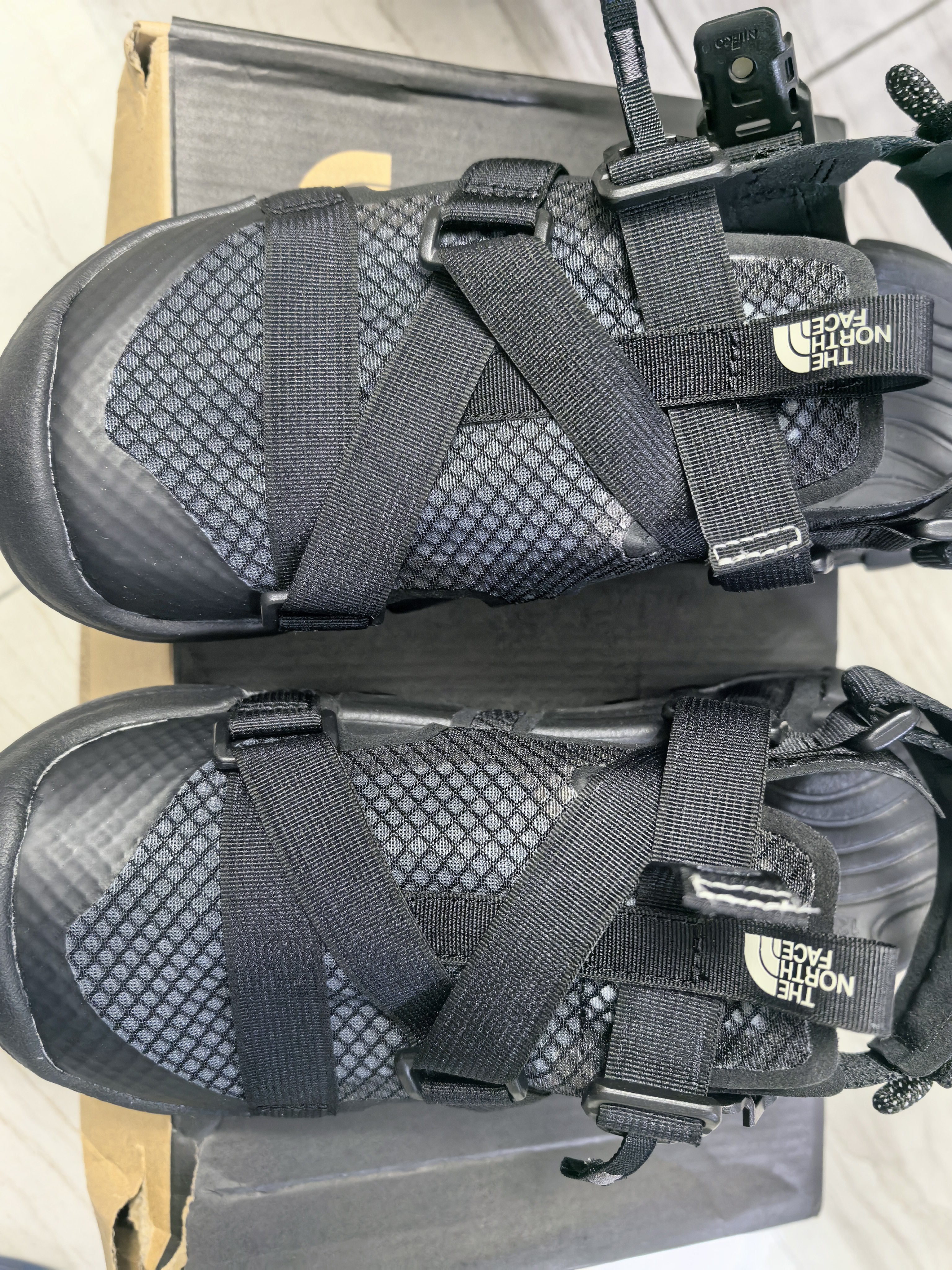 北面（The North Face）凉鞋中性户外轻便抓地防滑沙滩鞋舒适涉水鞋 8G6N KX7 39 6H 实拍图