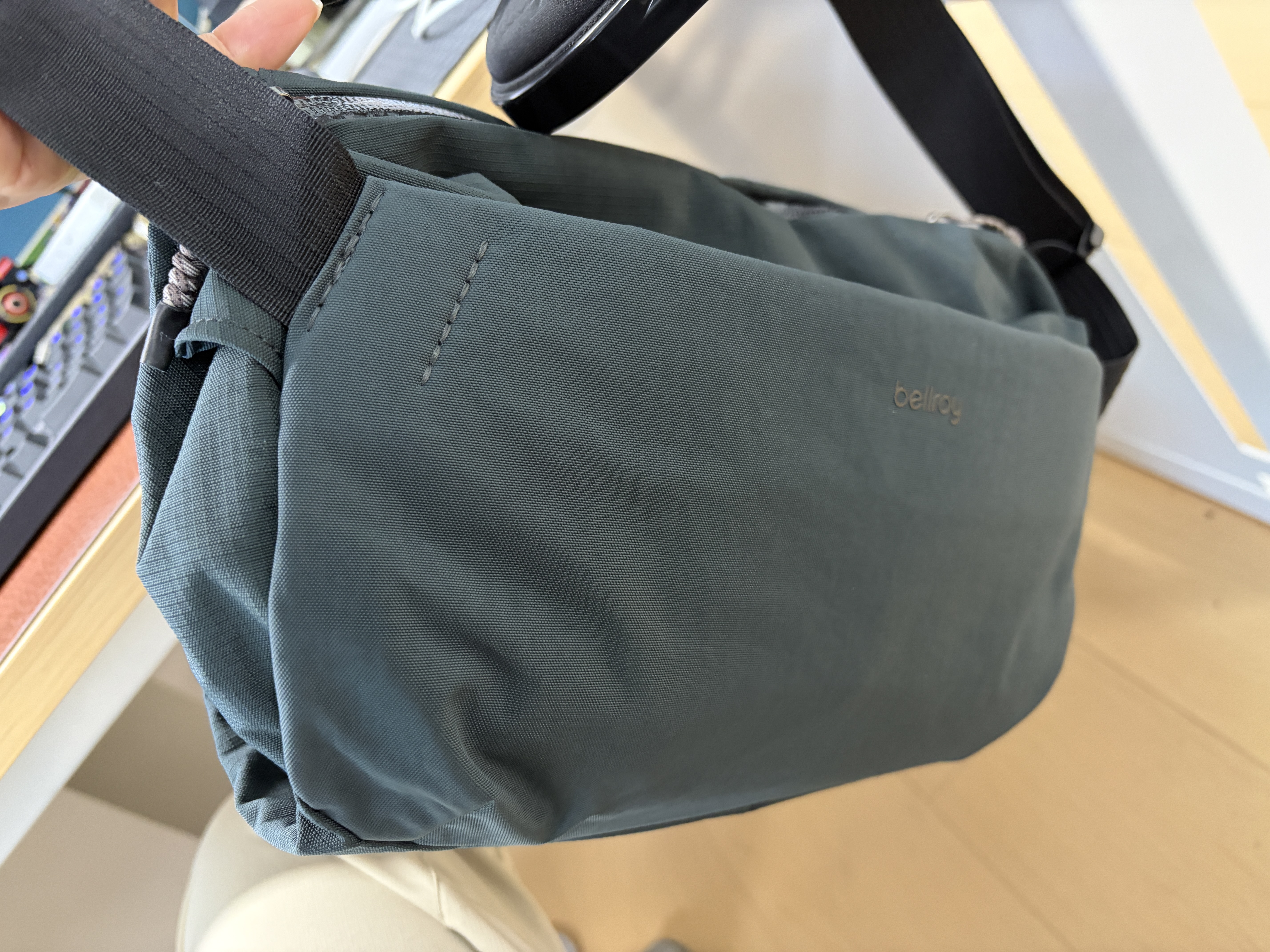 Bellroy澳洲 Venture Sling 9L 户外机能运动骑行胸包斜挎包腰包 夜海蓝【新色】 实拍图