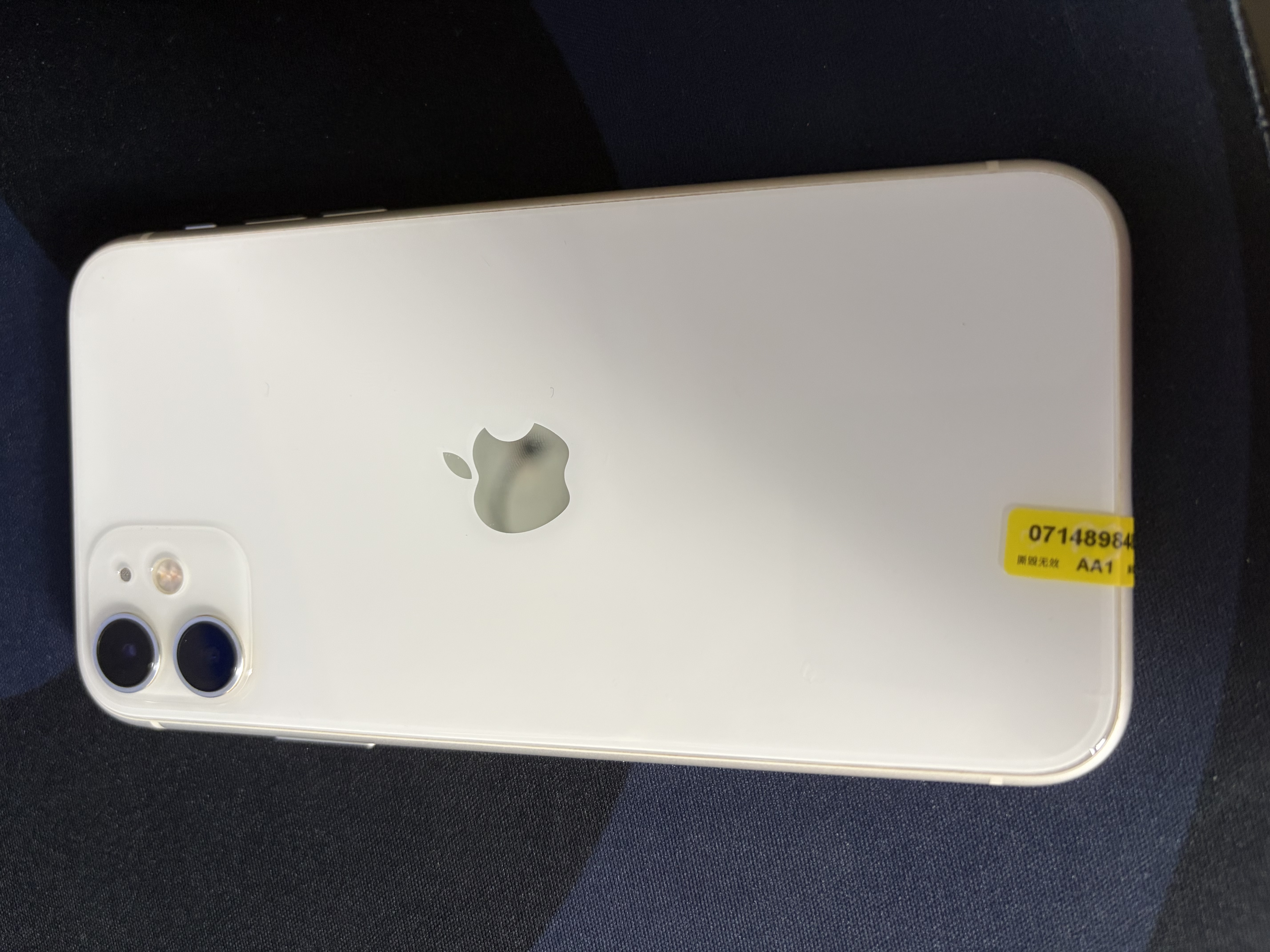 苹果 Apple  iPhone 11 苹果11 苹果二手手机 备用机 国行国行补贴 白色 64G 实拍图