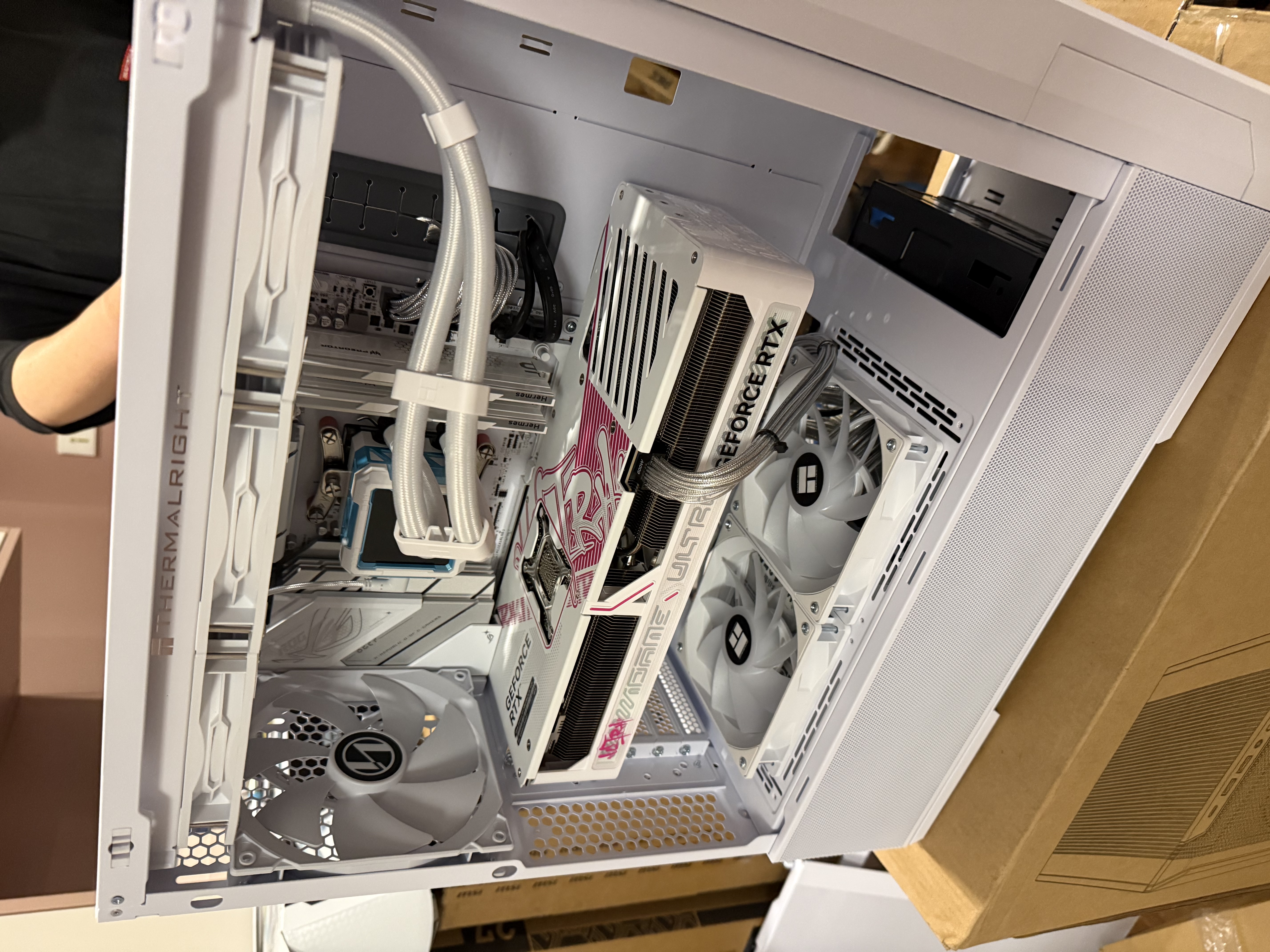 七彩虹（Colorful）iGame GeForce RTX 5080 Ultra W OC 16GB GDDR7 DLSS 4.5 OpenClaw小龙虾电脑显卡 实拍图