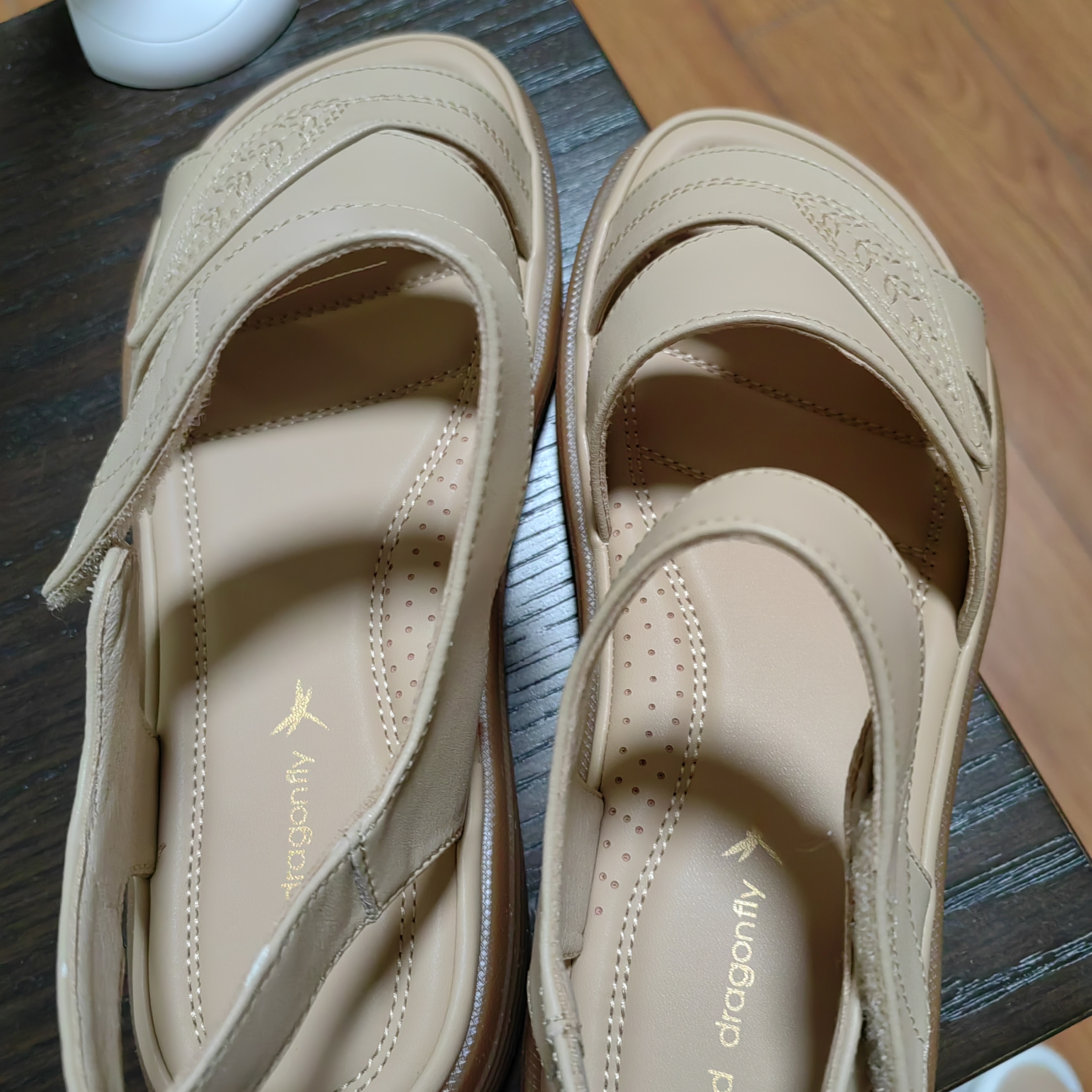 红蜻蜓妈妈凉鞋夏季软底防滑中老年凉鞋不累脚平底鞋WJK24842 米白36 实拍图