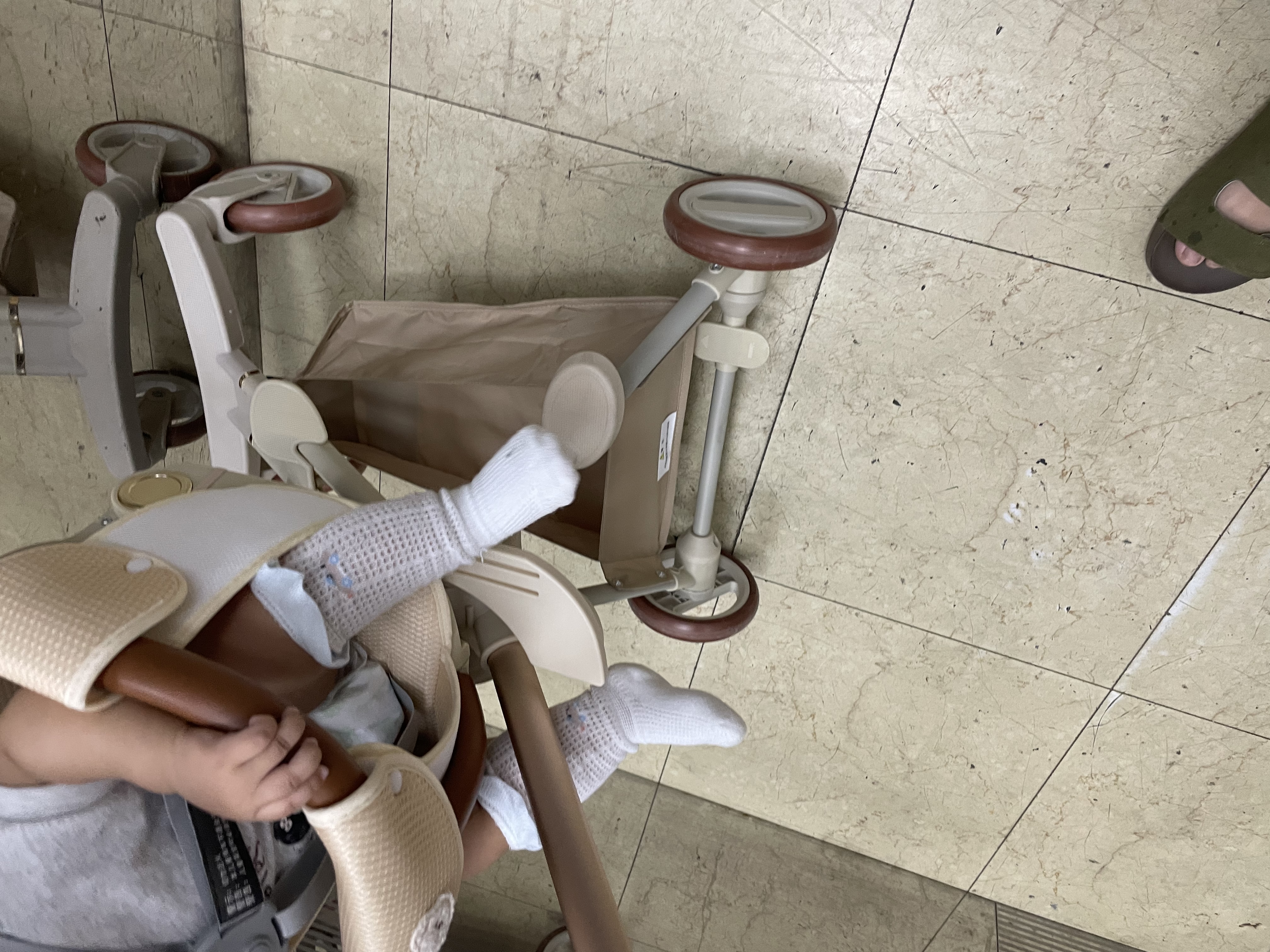 比陌bimo遛娃神器可登机可坐躺高景观轻便婴儿手推车超轻折叠溜娃车 【8代新品】旗舰版-奶茶金+遮阳棚+伸缩脚托 实拍图