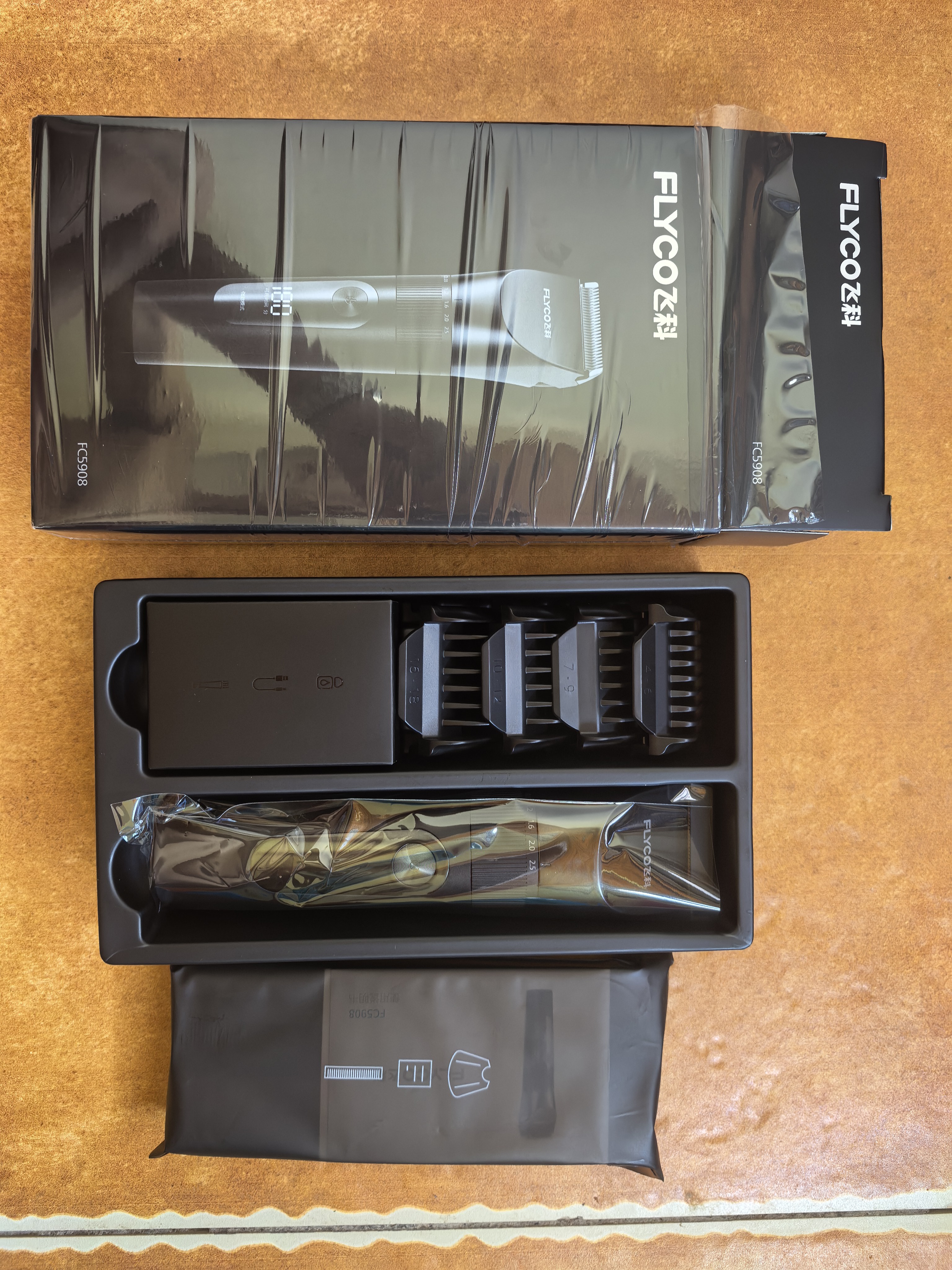 飞科（FLYCO）理发器电动成人儿童剃头电推子全身水洗家用剃头剪刀理发工具套装 FC5908标配+平剪+牙剪 实拍图